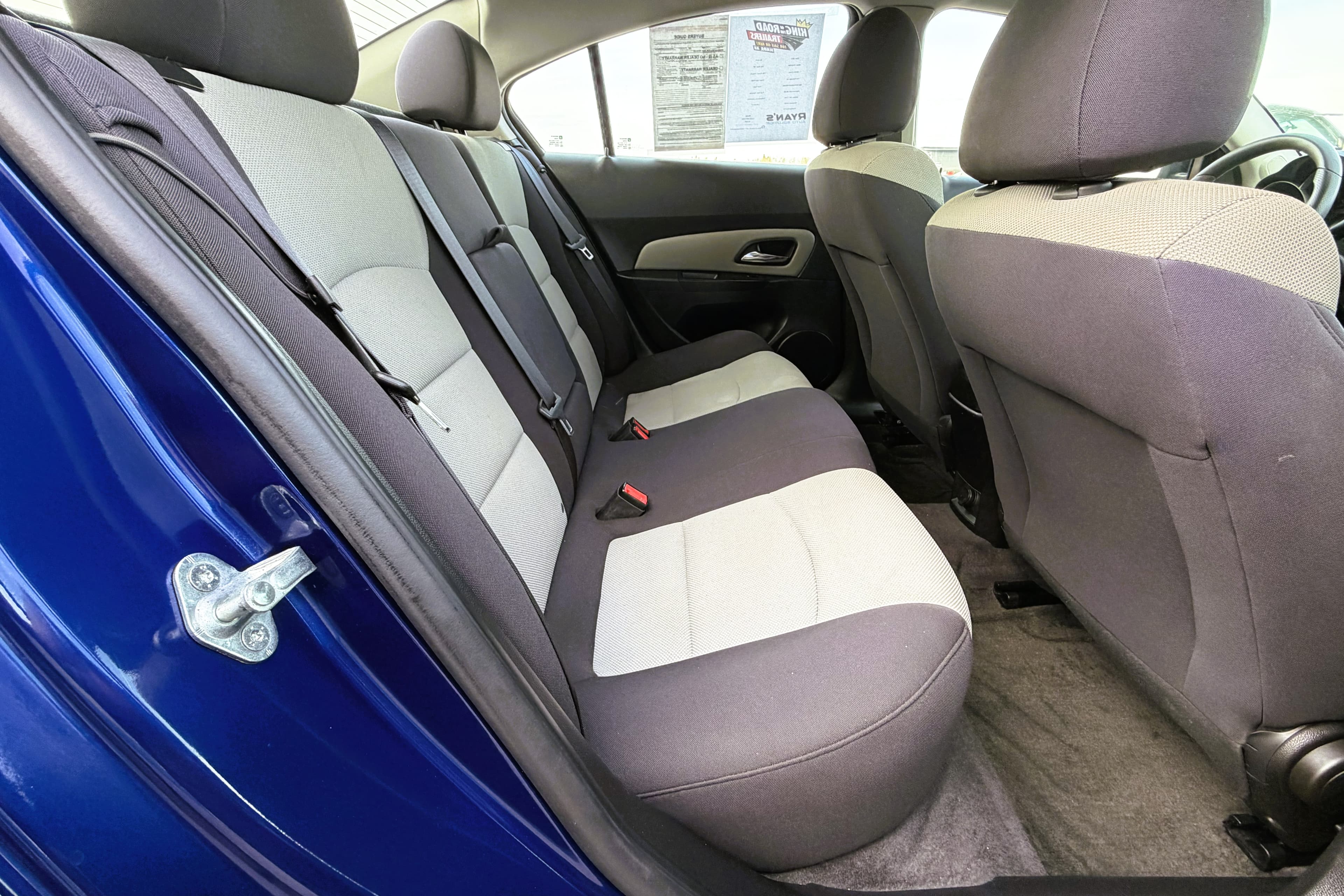 2012 Chevrolet Cruze LS view 18