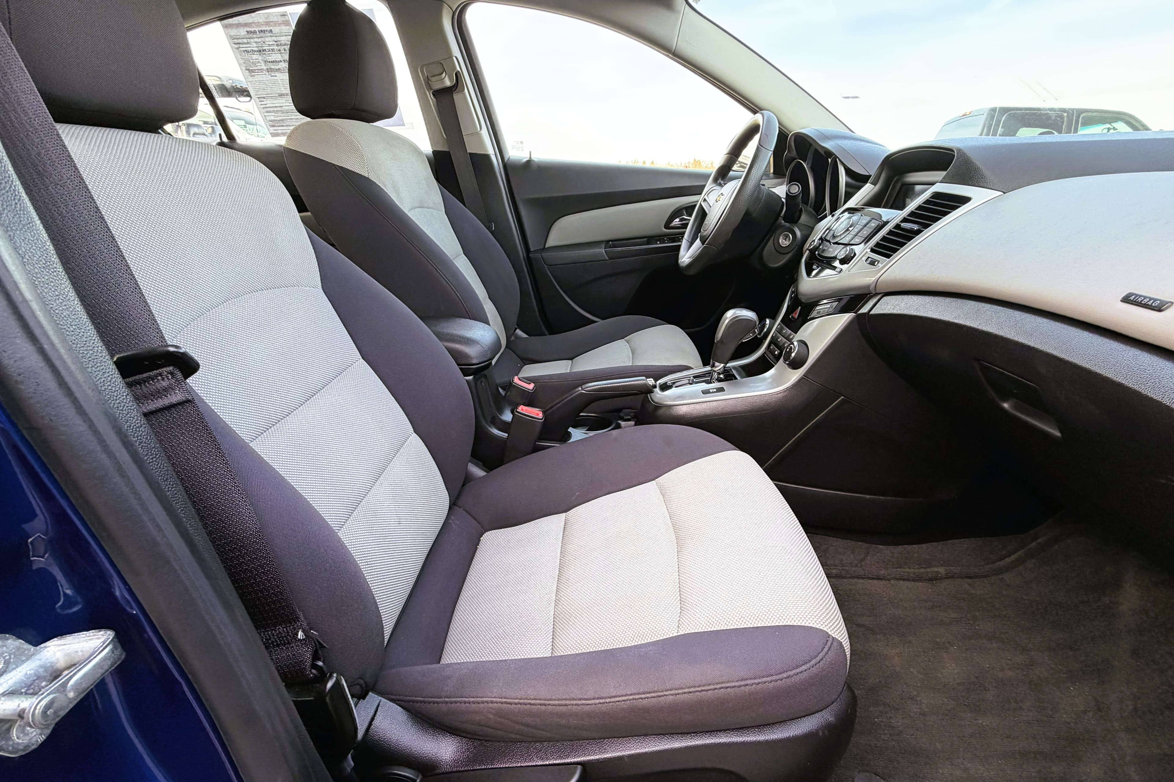 2012 Chevrolet Cruze LS view 19