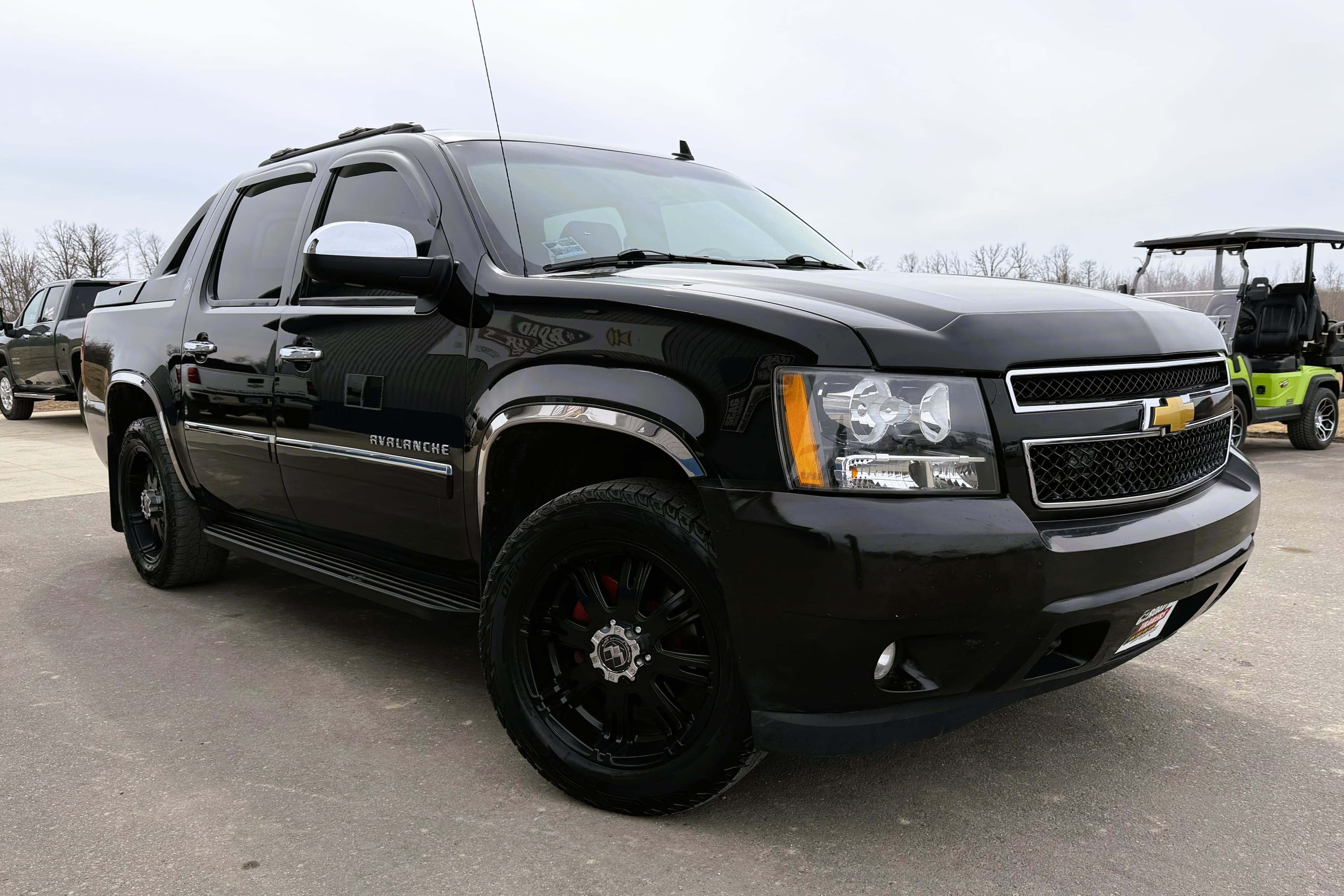 2013 Chevrolet Avalanche view 6