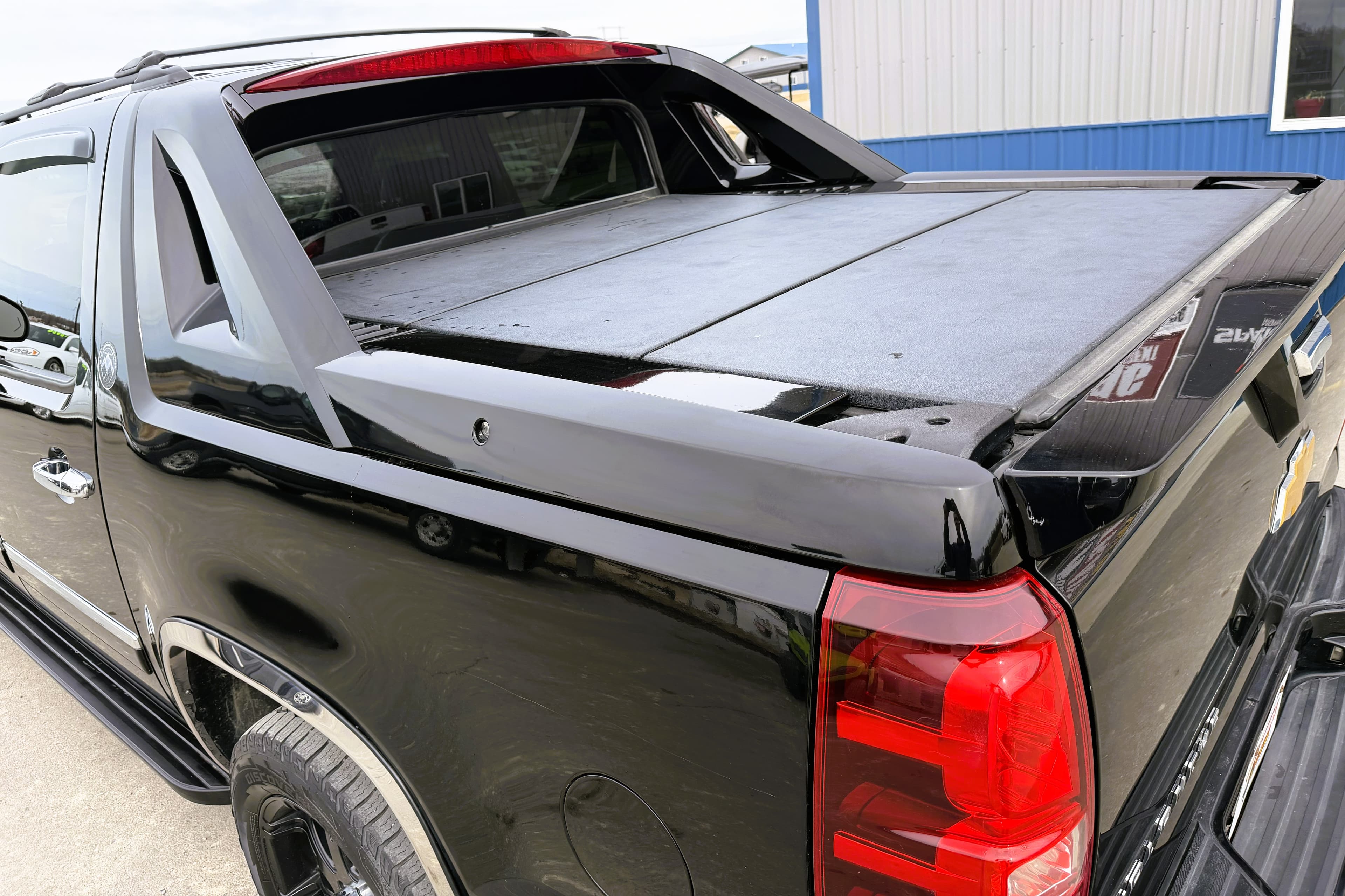 2013 Chevrolet Avalanche view 14