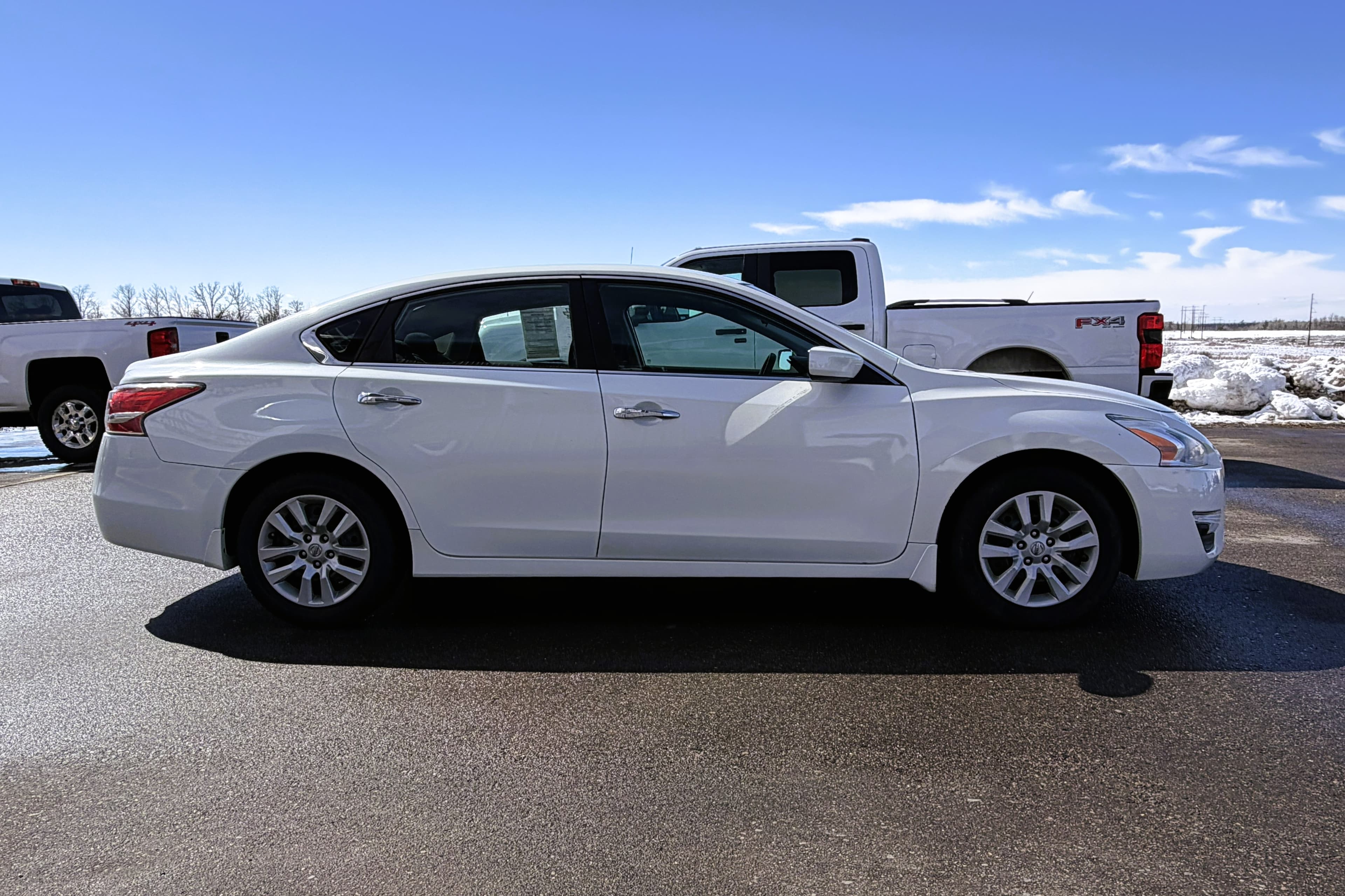 2015 Nissan Altima S view 7