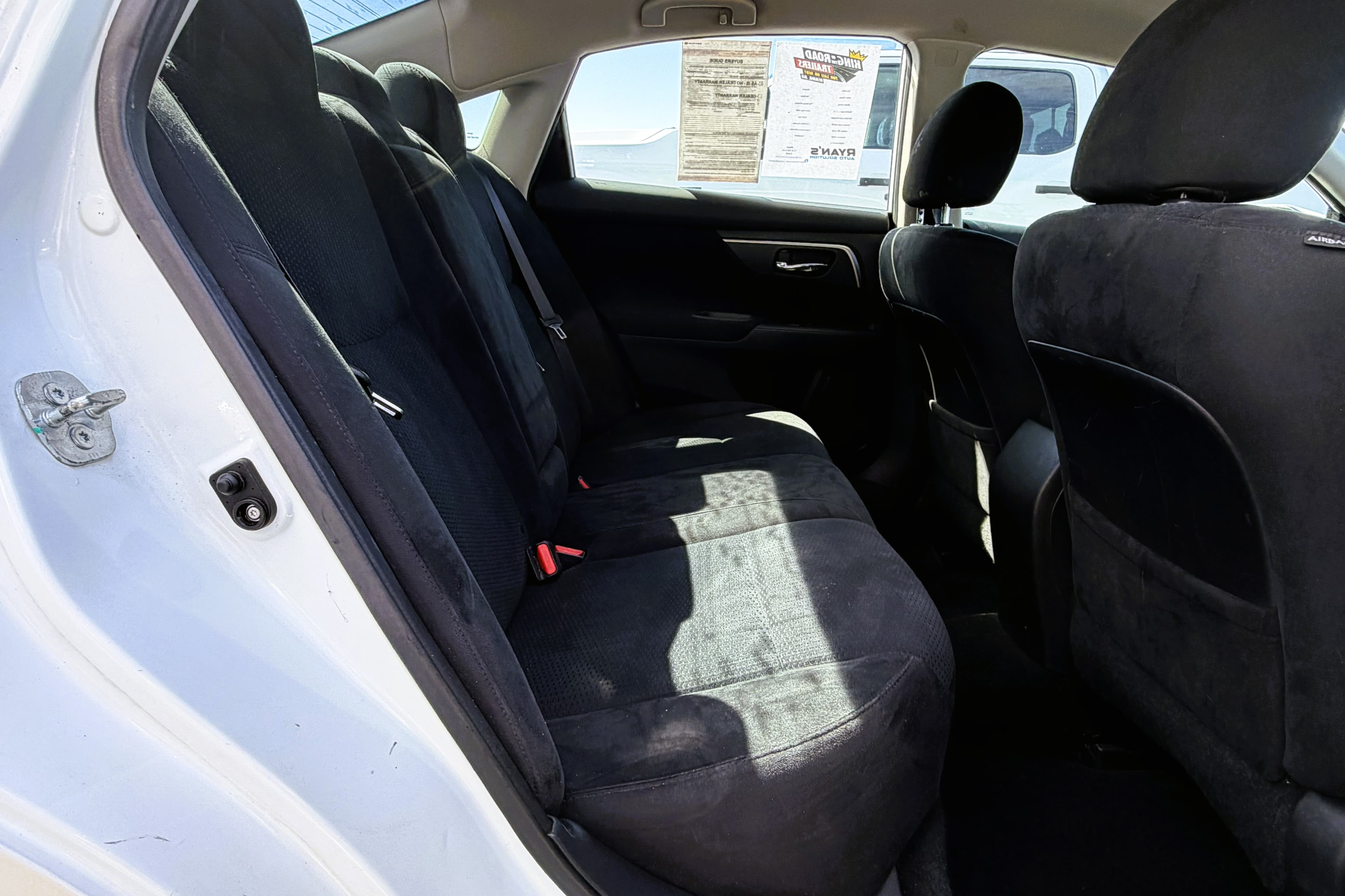 2015 Nissan Altima S view 15