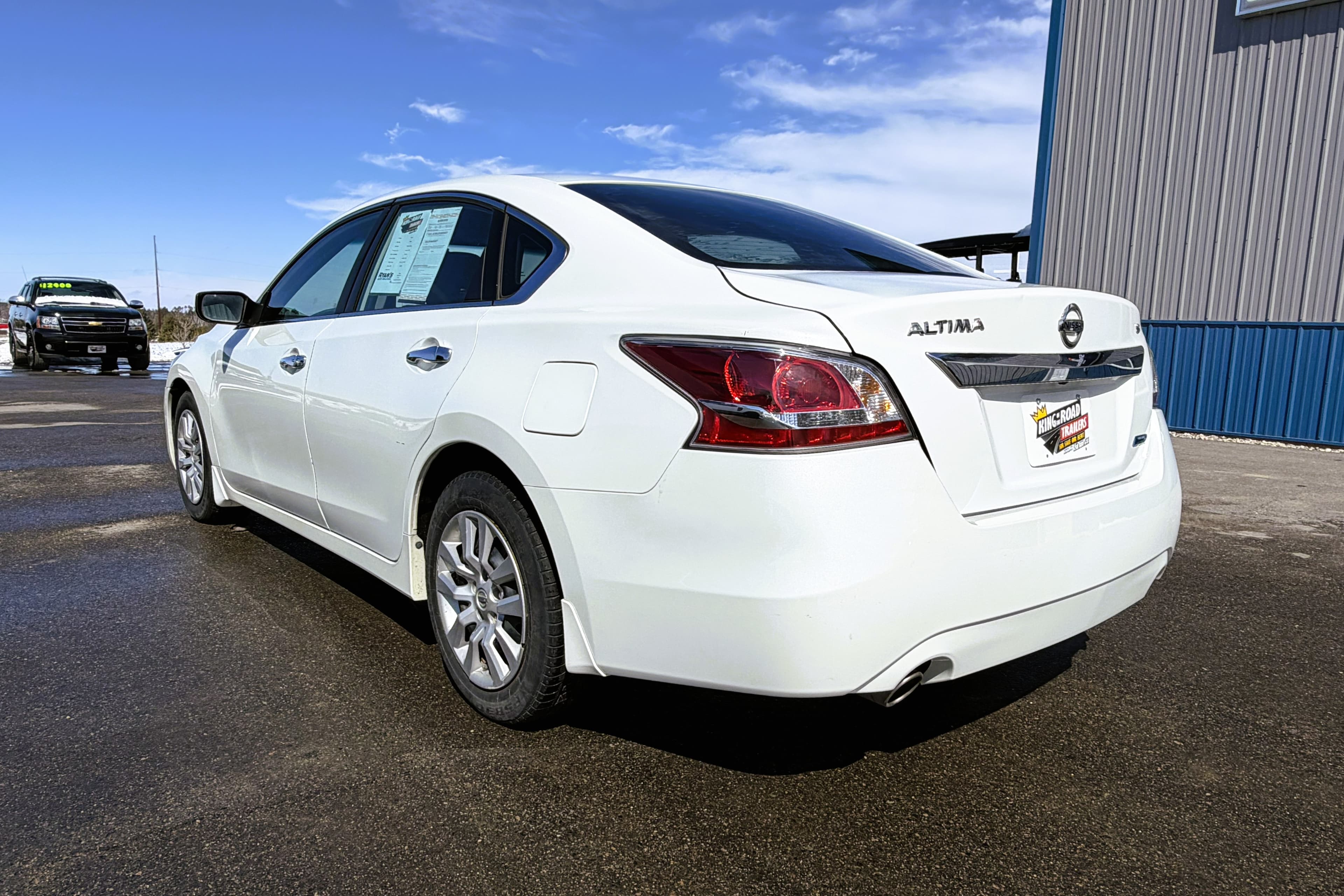 2015 Nissan Altima S view 4