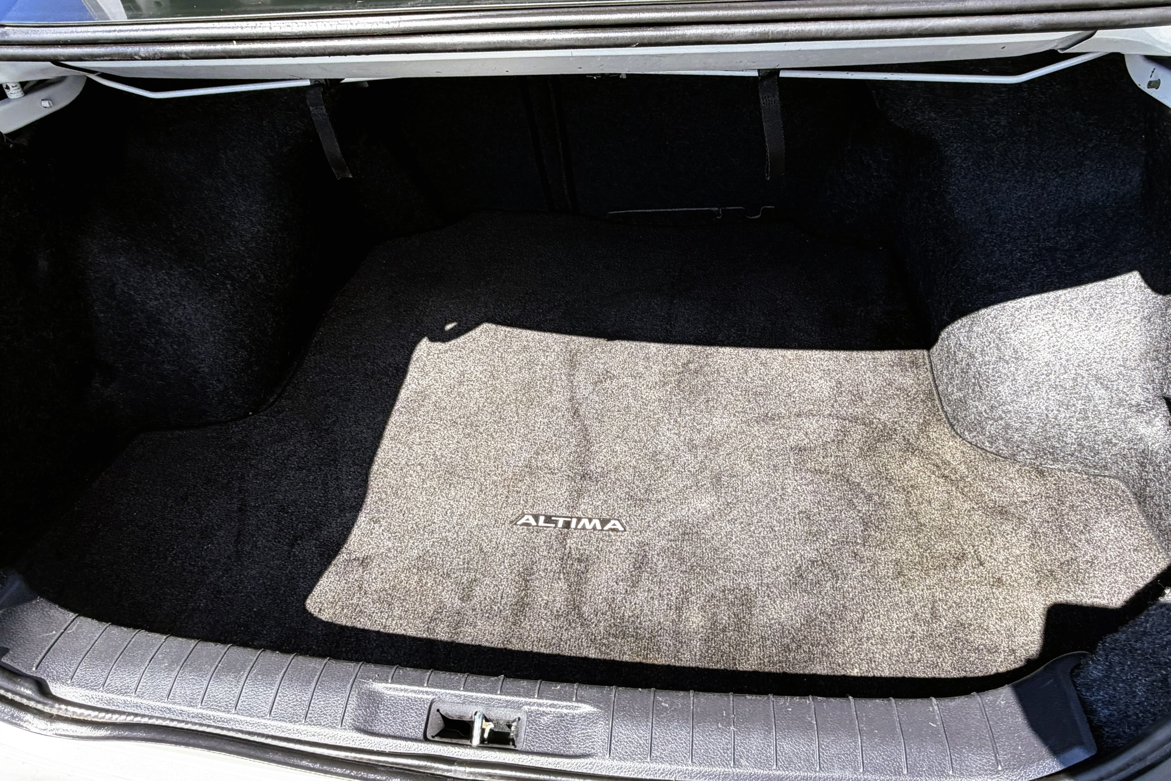 2015 Nissan Altima S view 14