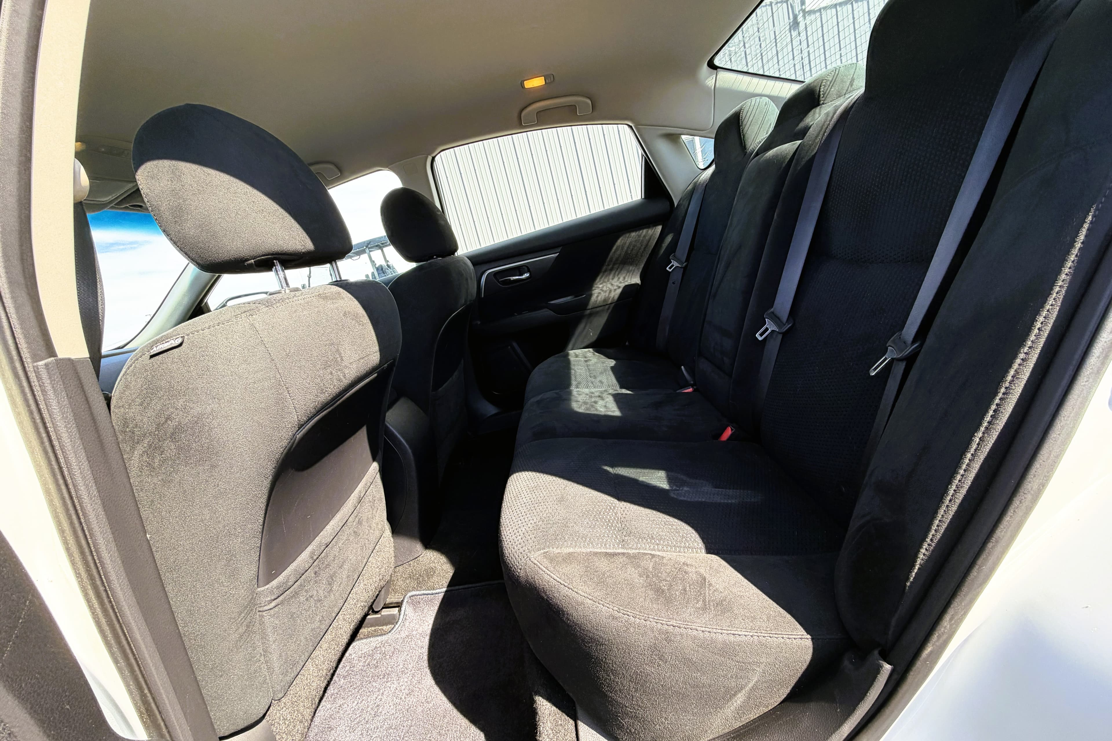 2015 Nissan Altima S view 11