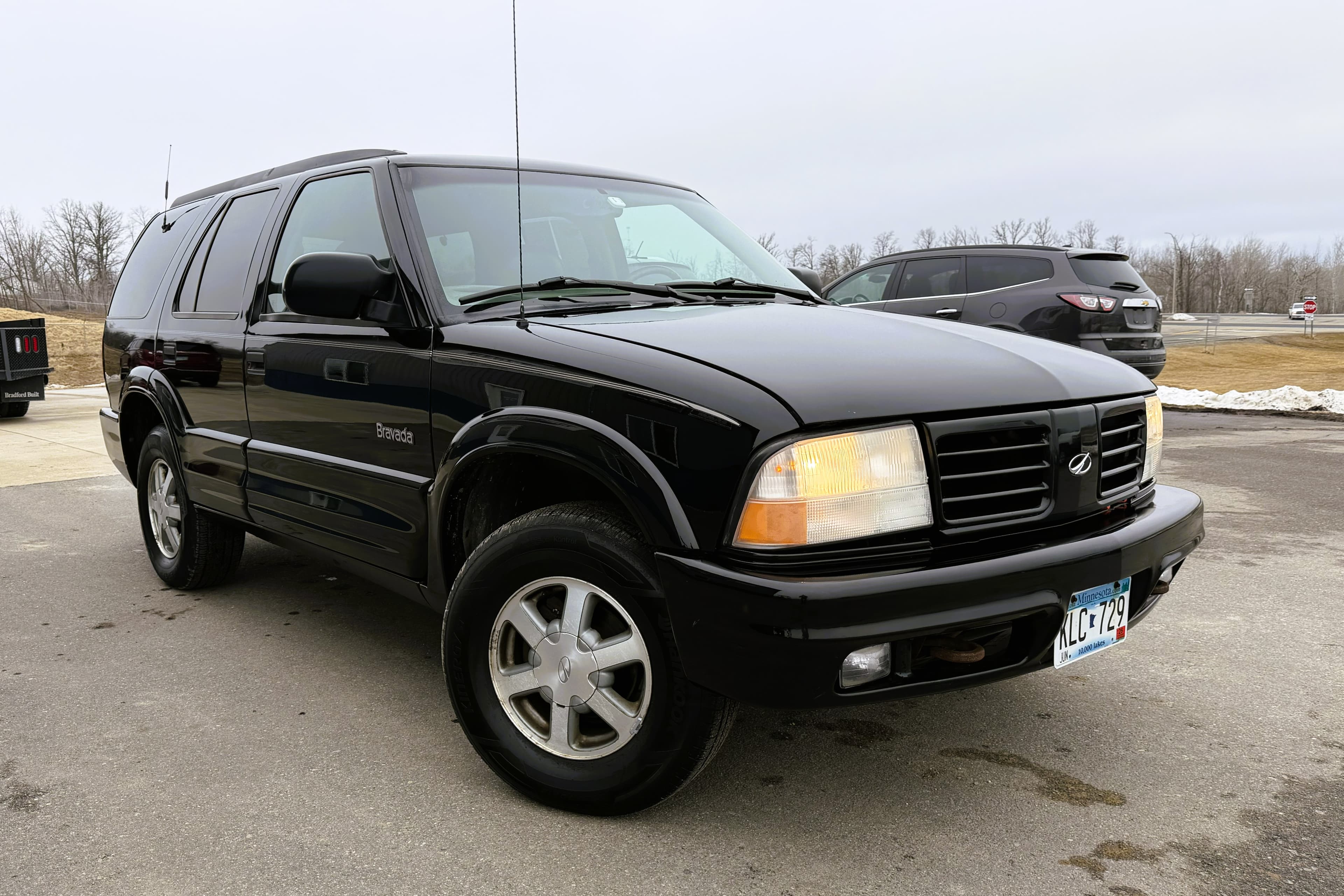 2001 Oldsmobile Bravada view 2