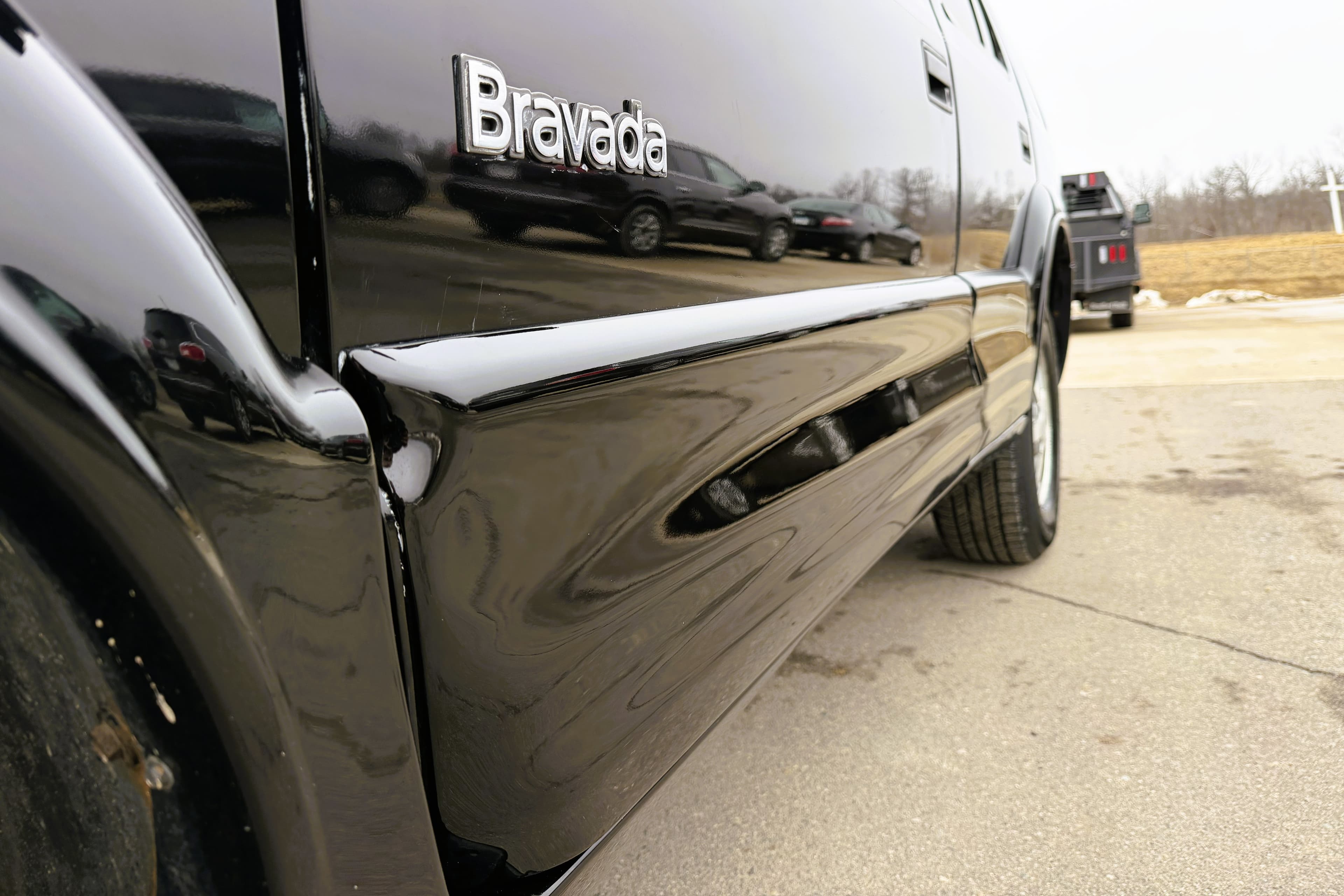 2001 Oldsmobile Bravada view 4