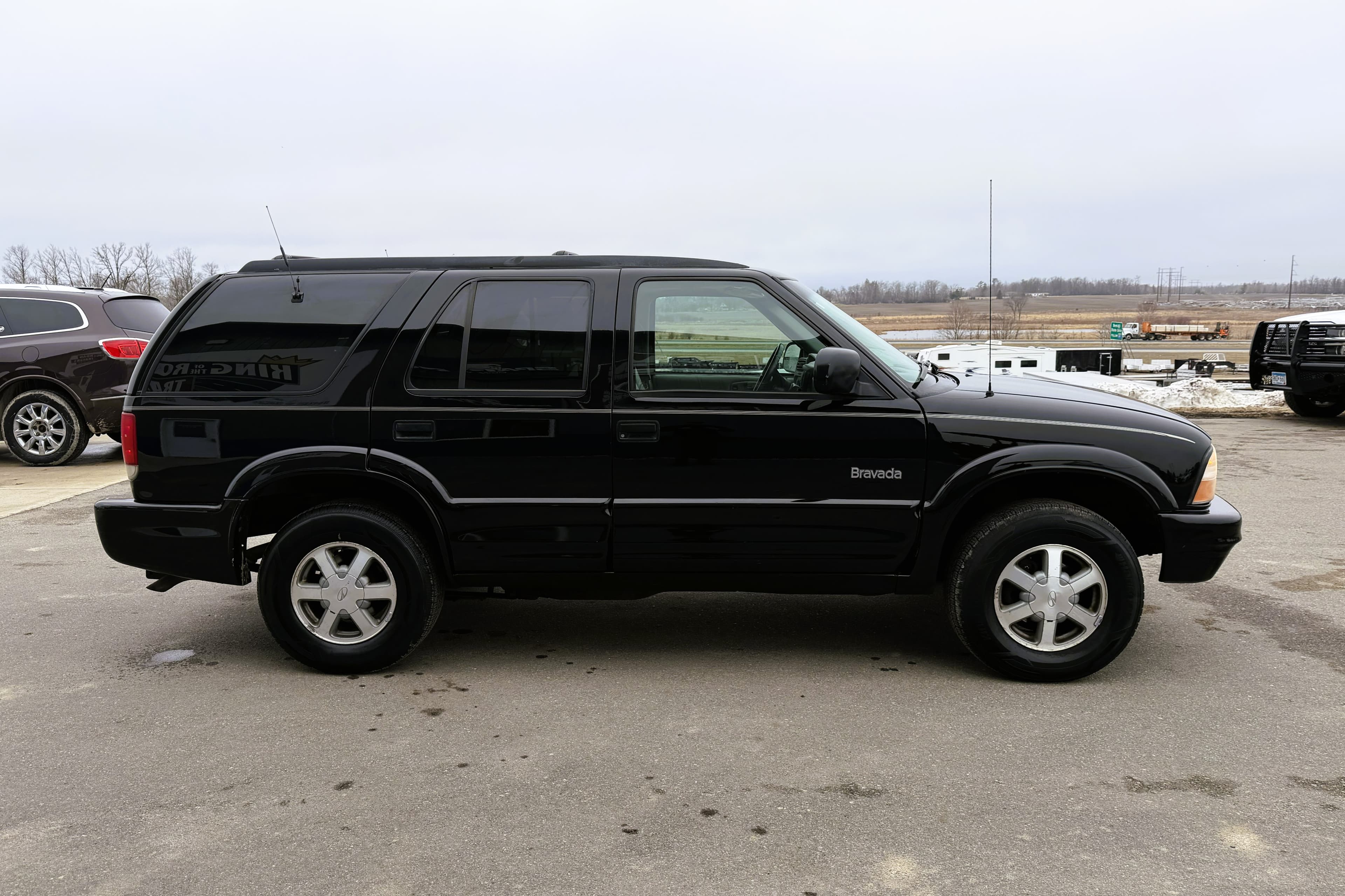 2001 Oldsmobile Bravada view 8