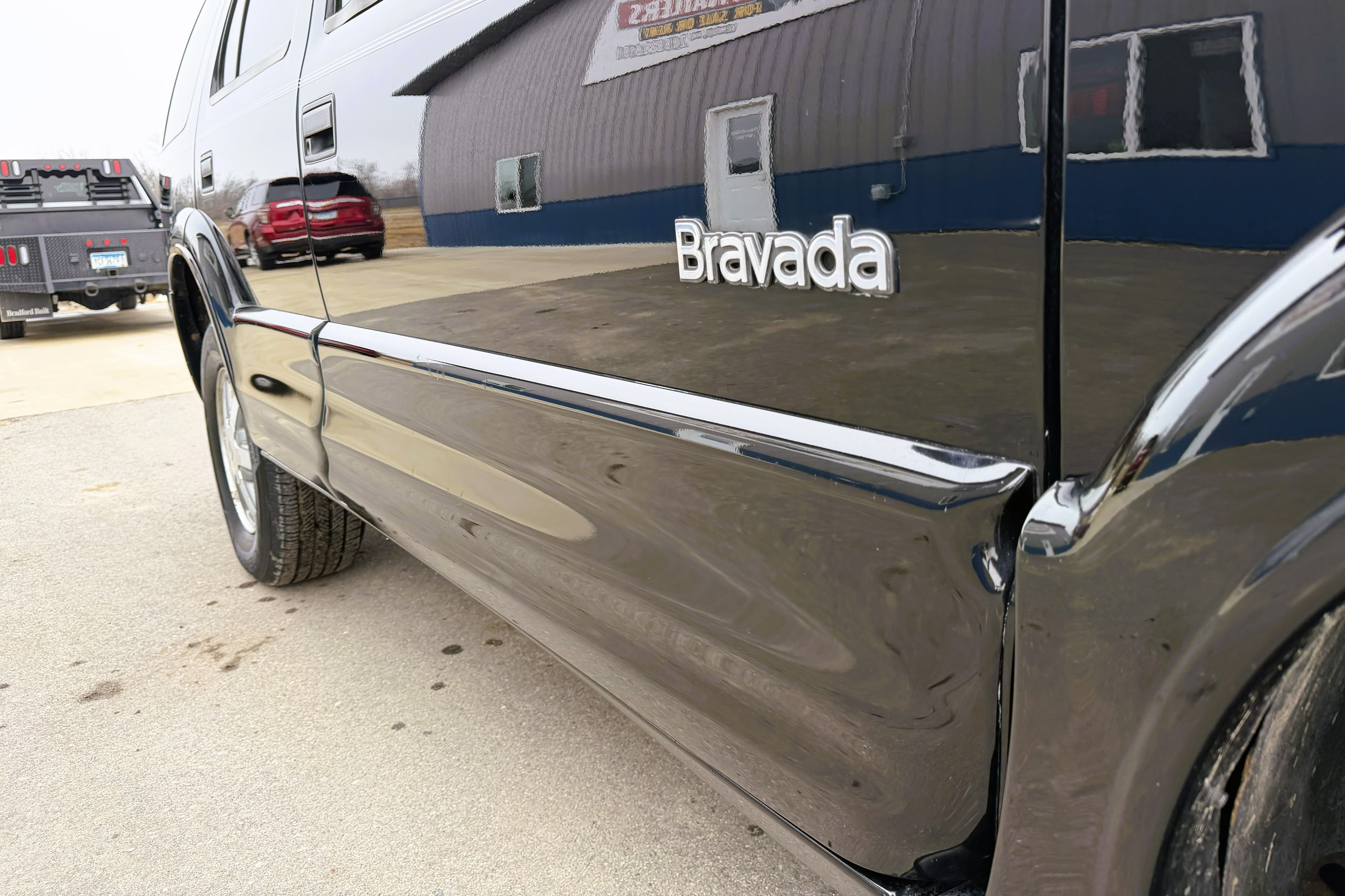 2001 Oldsmobile Bravada view 5