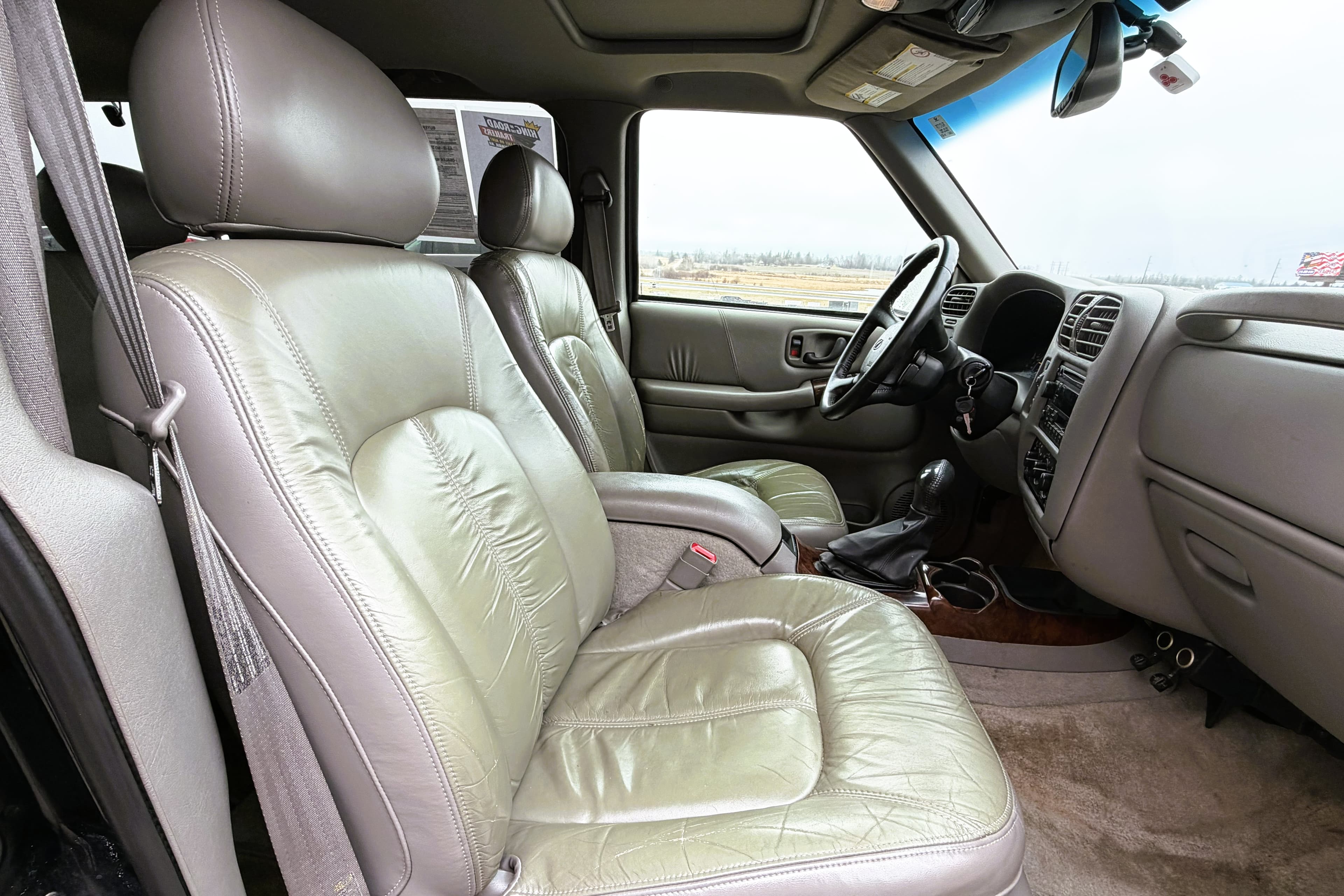 2001 Oldsmobile Bravada view 17