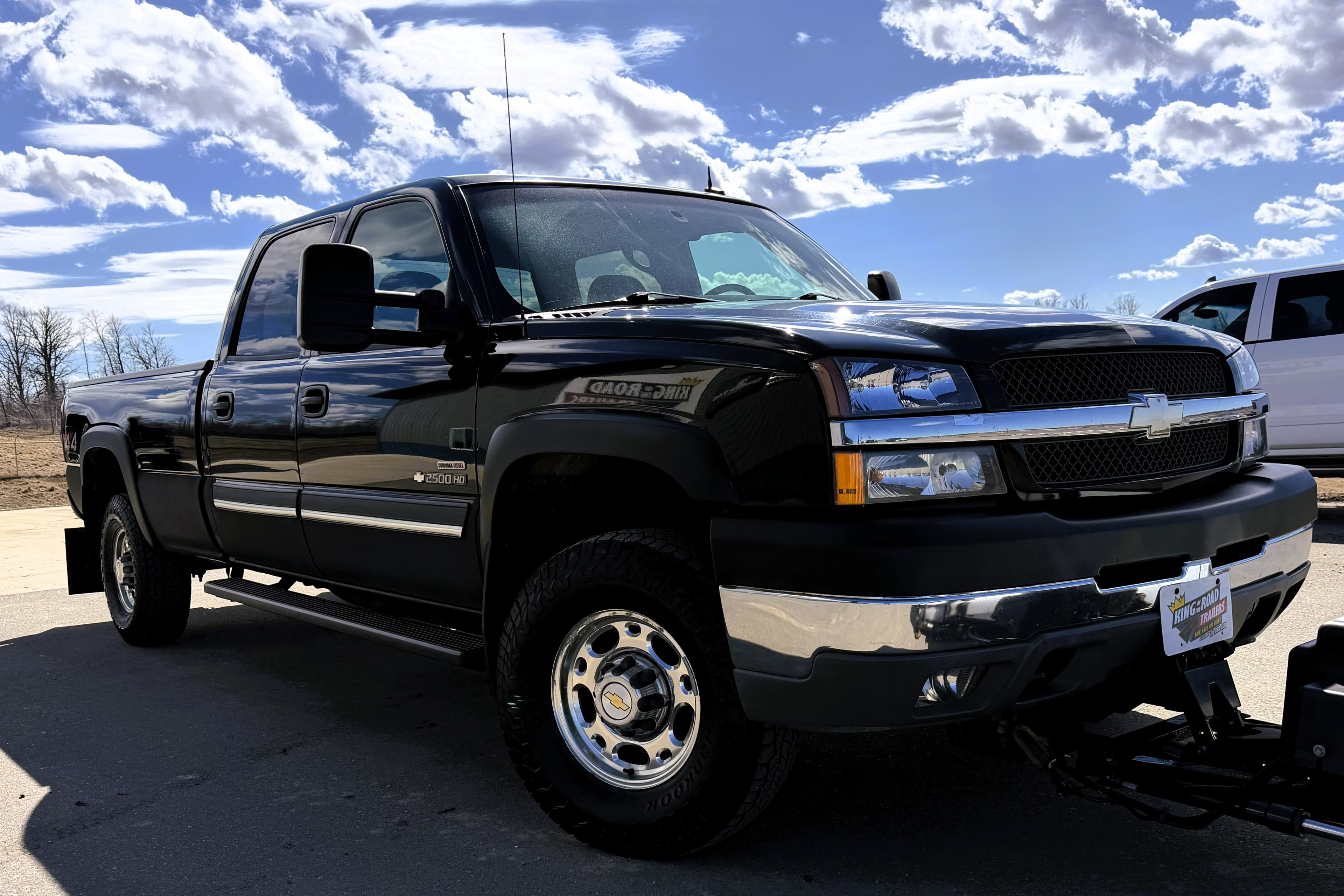2004 Chevrolet Silverado 2500HD LT view 4