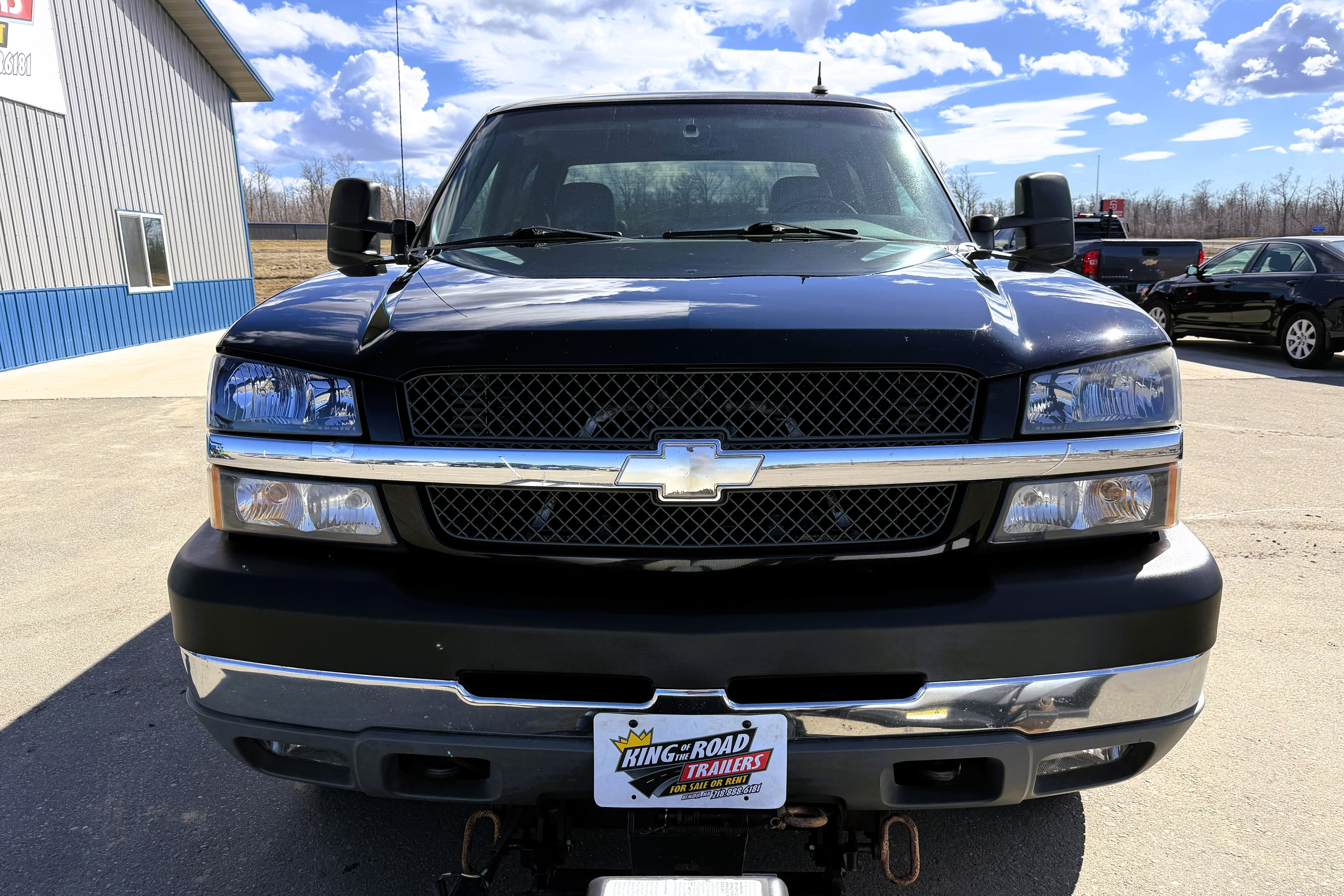 2004 Chevrolet Silverado 2500HD LT view 3