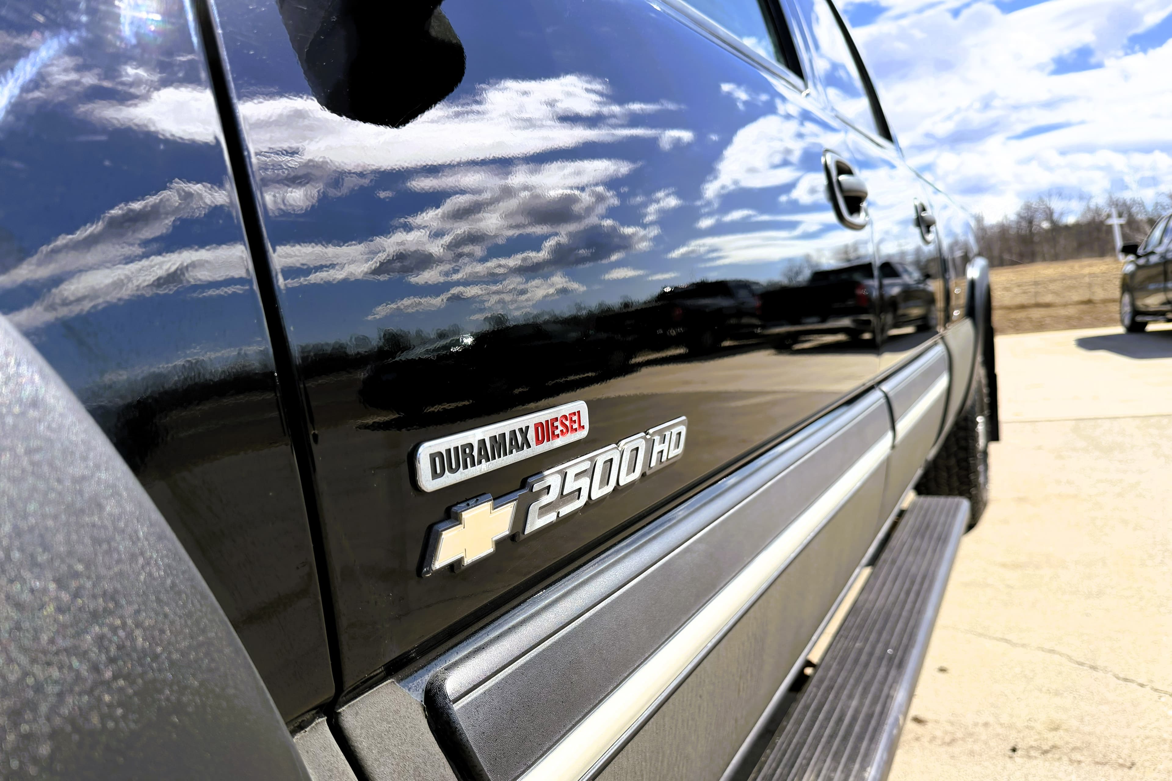 2004 Chevrolet Silverado 2500HD LT view 13