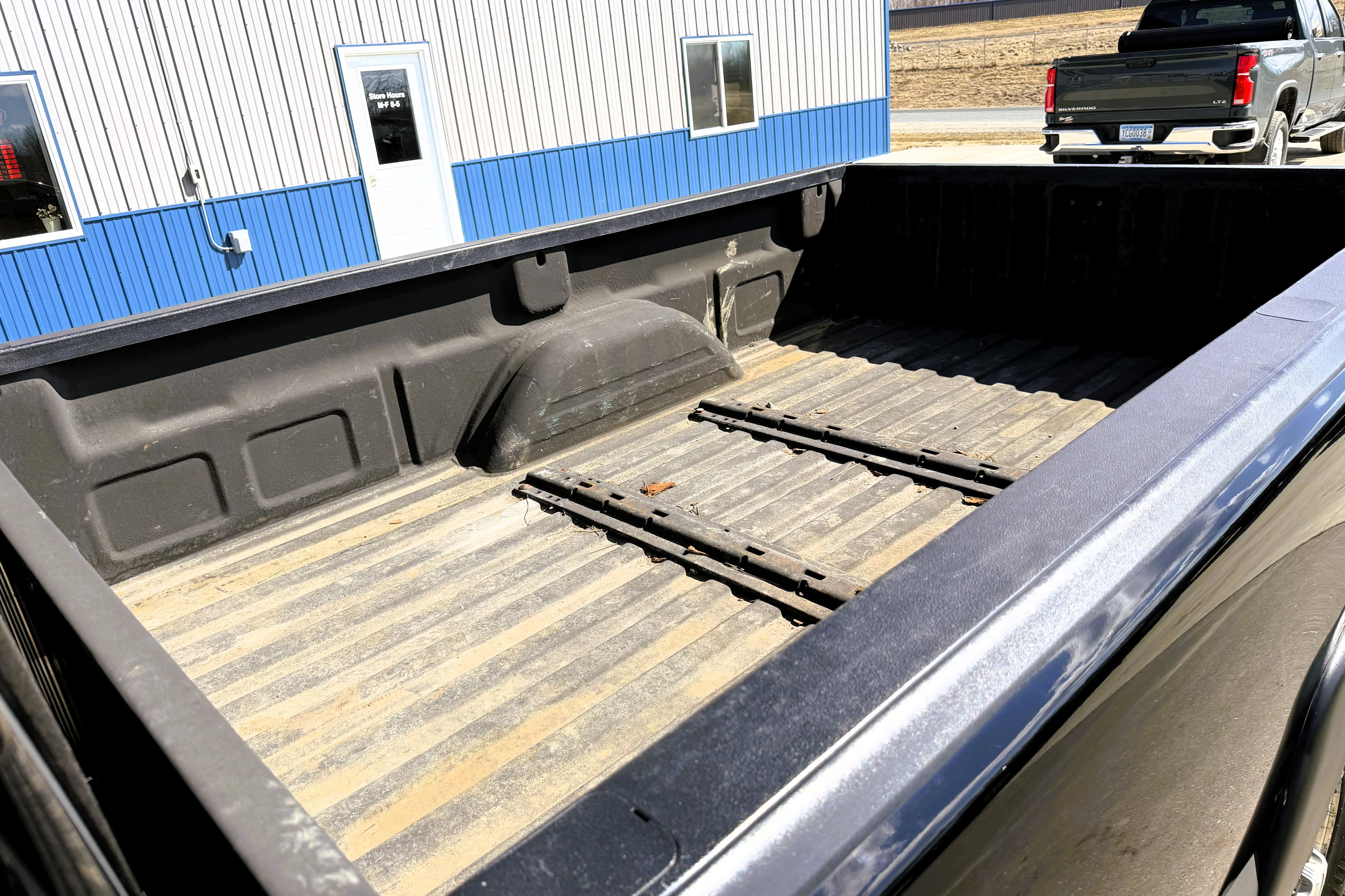 2004 Chevrolet Silverado 2500HD LT view 8