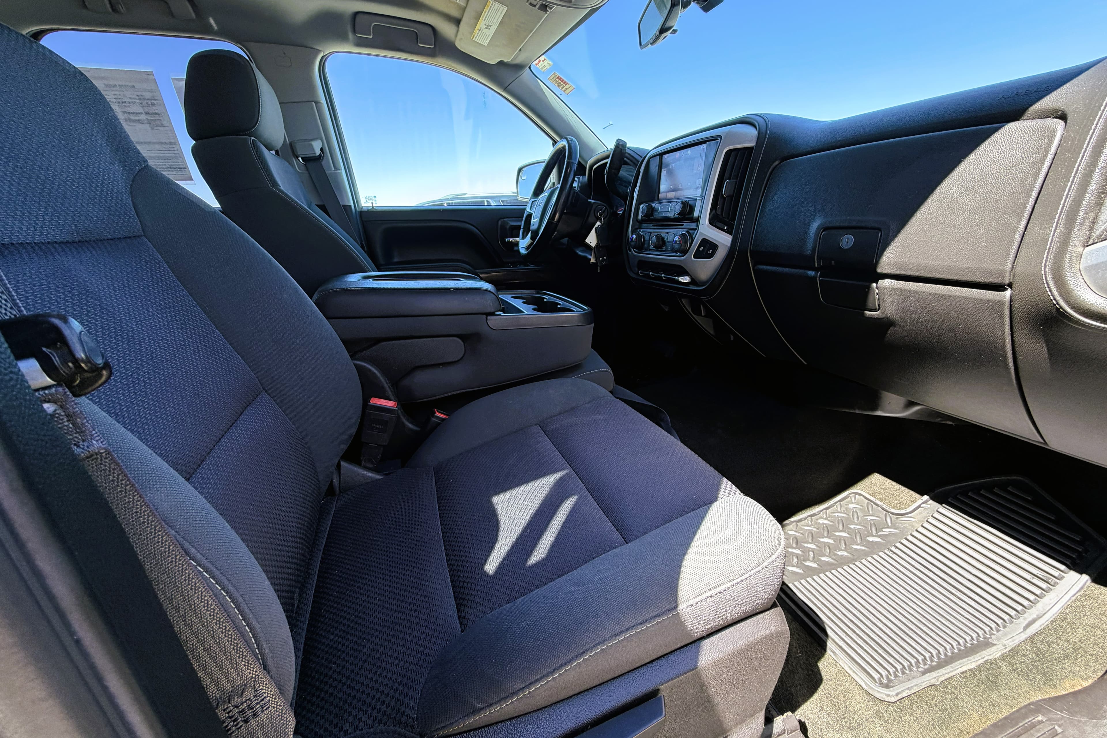 2015 GMC Sierra view 17