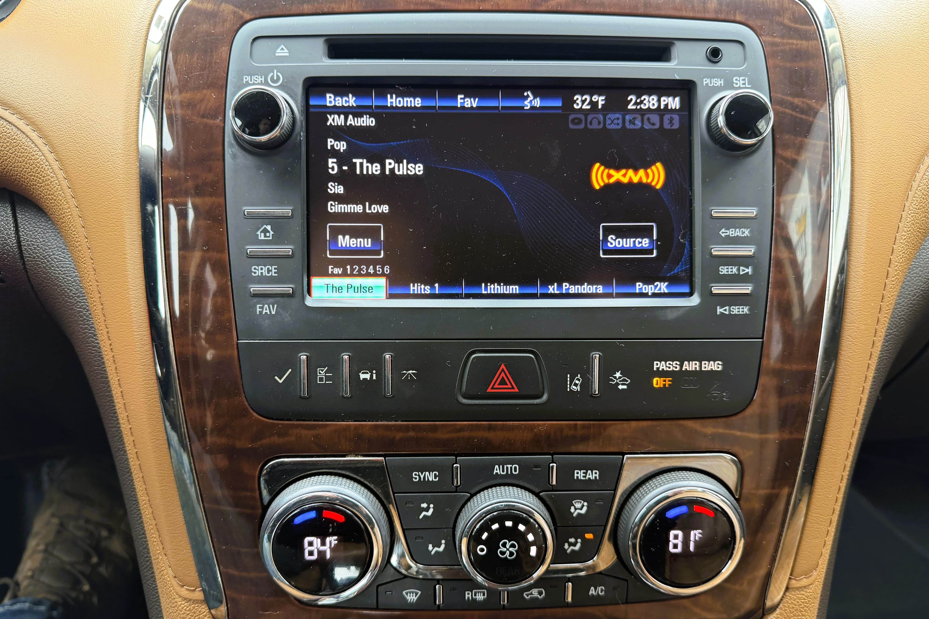 2015 Buick Enclave view 17