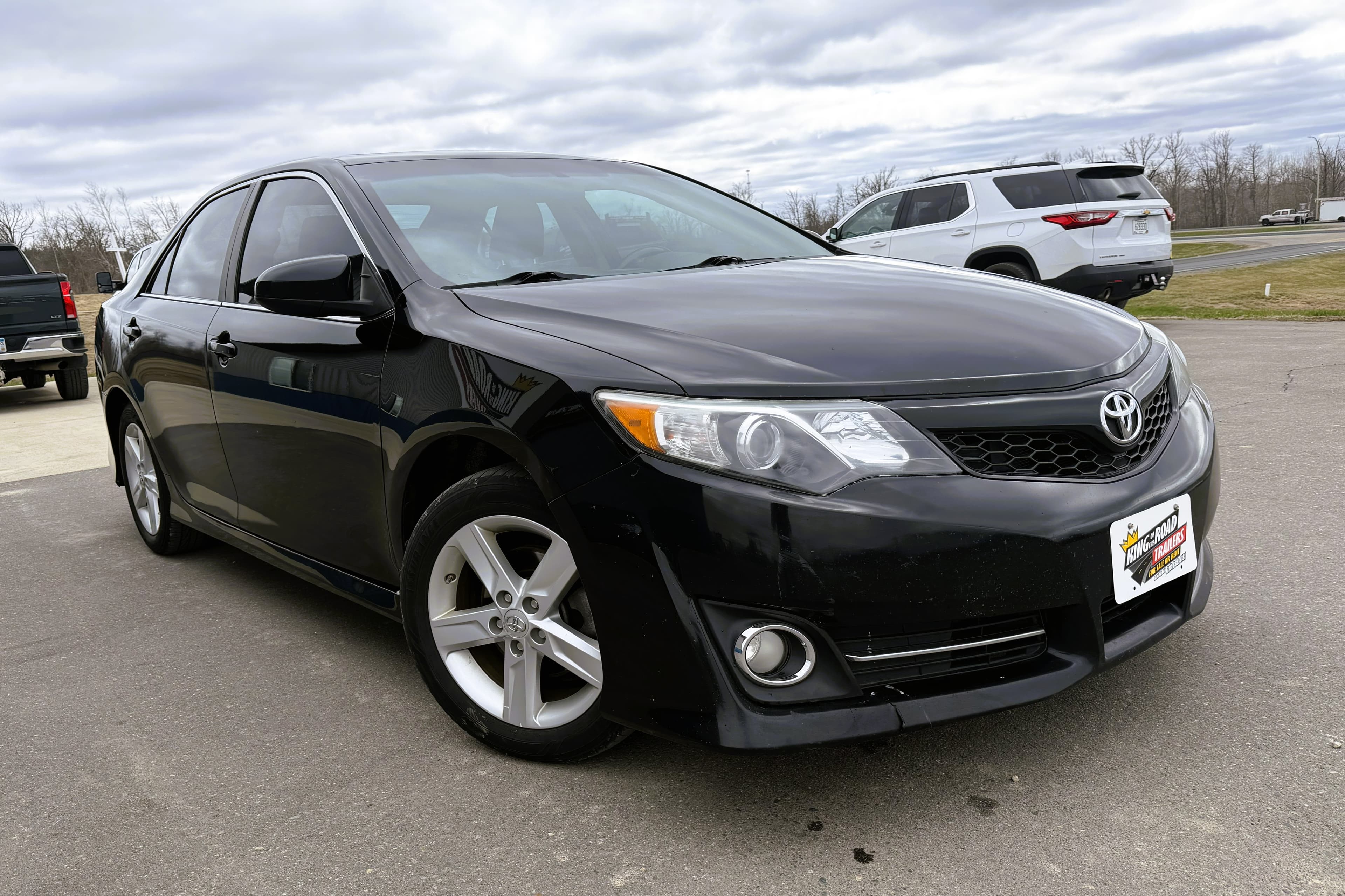 2013 Toyota Camry view 2