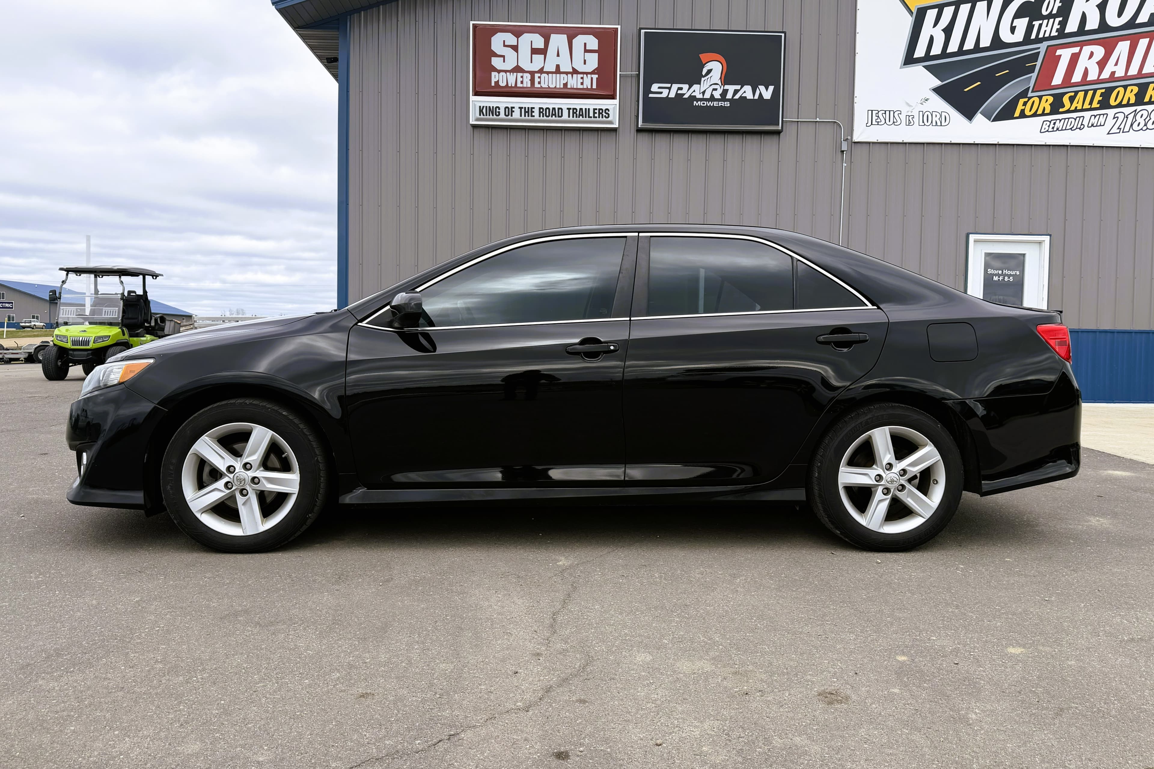 2013 Toyota Camry view 5
