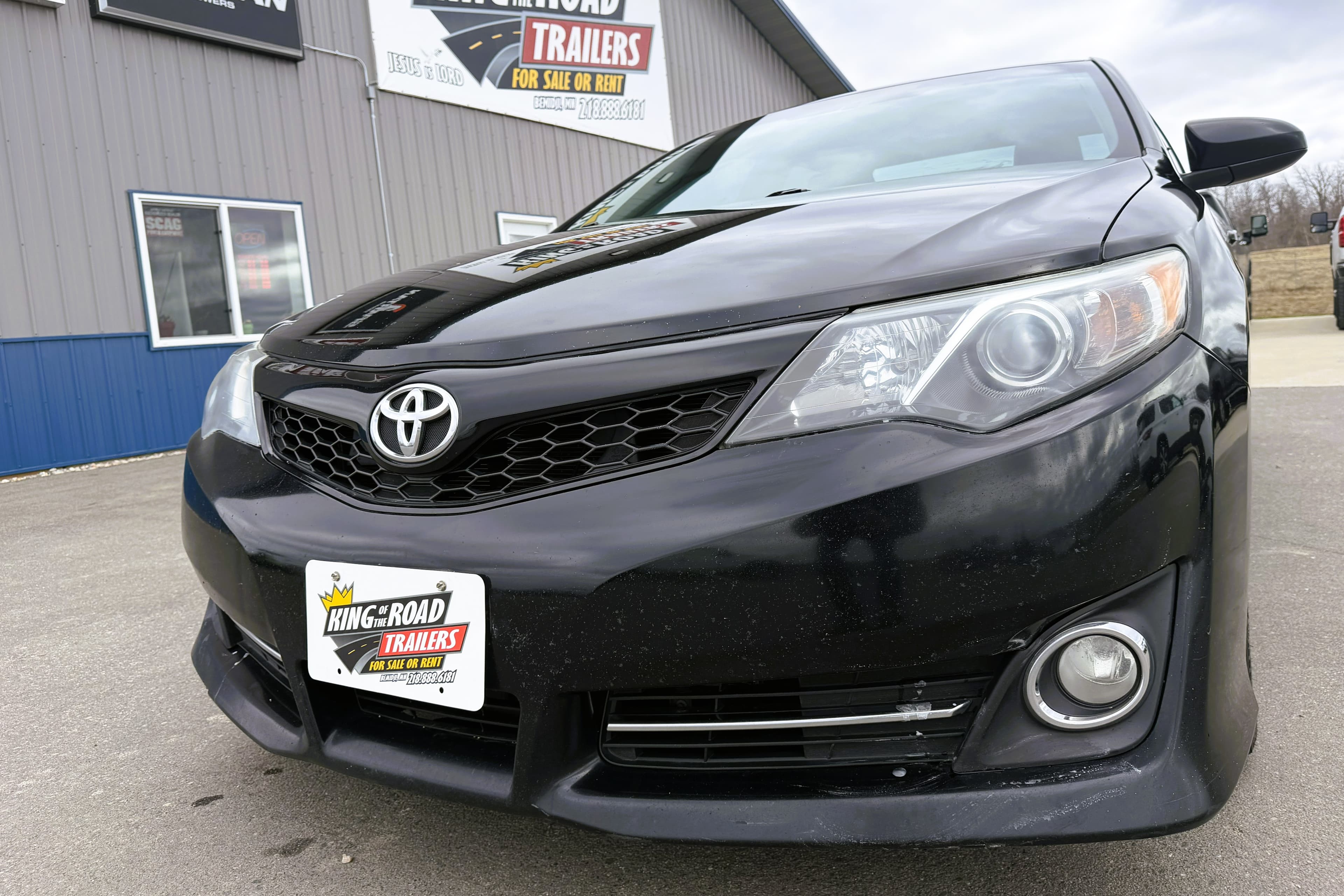 2013 Toyota Camry view 3