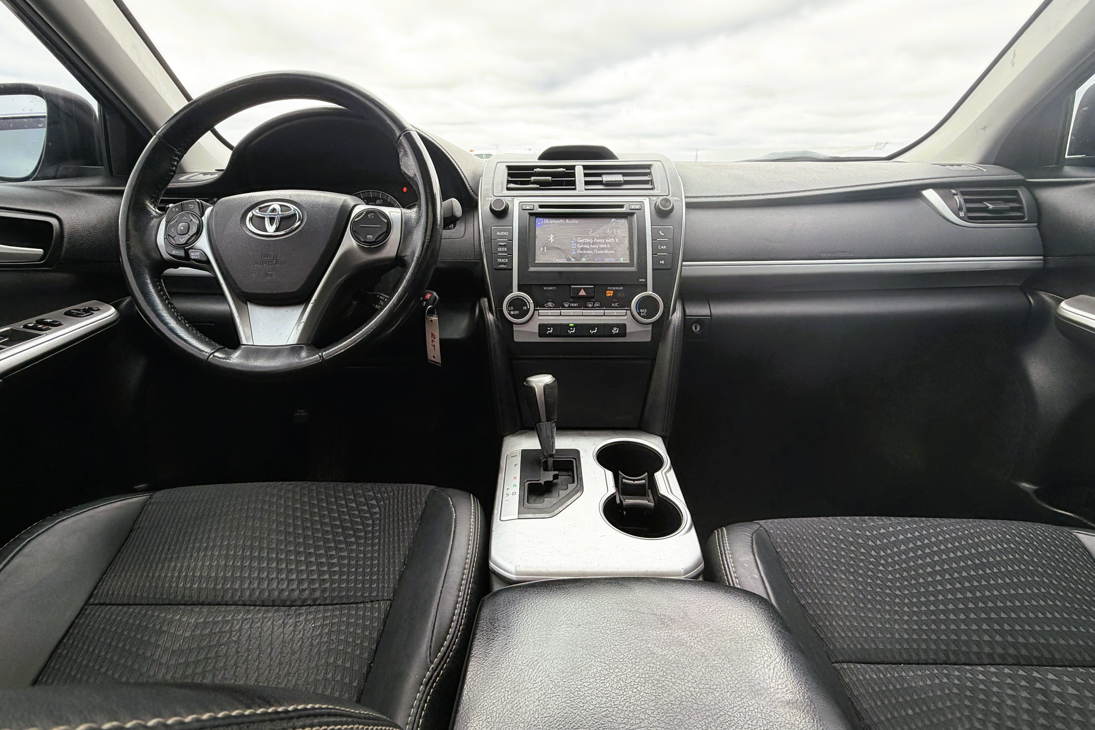 2013 Toyota Camry view 13