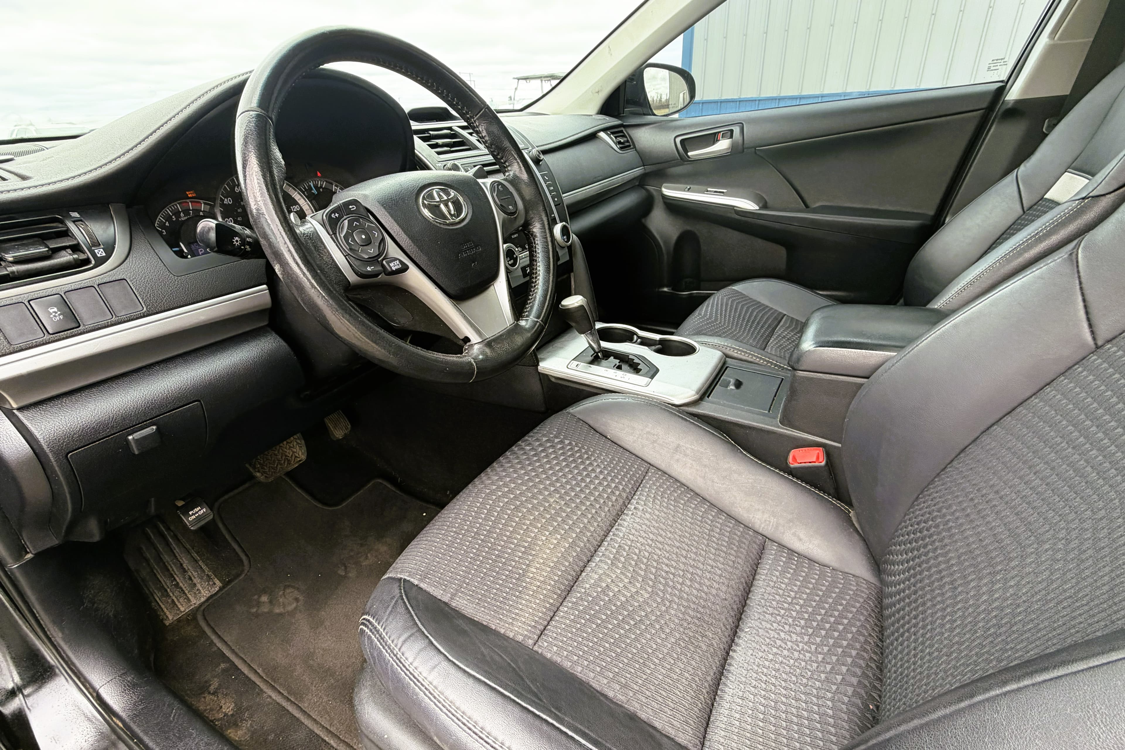 2013 Toyota Camry view 11