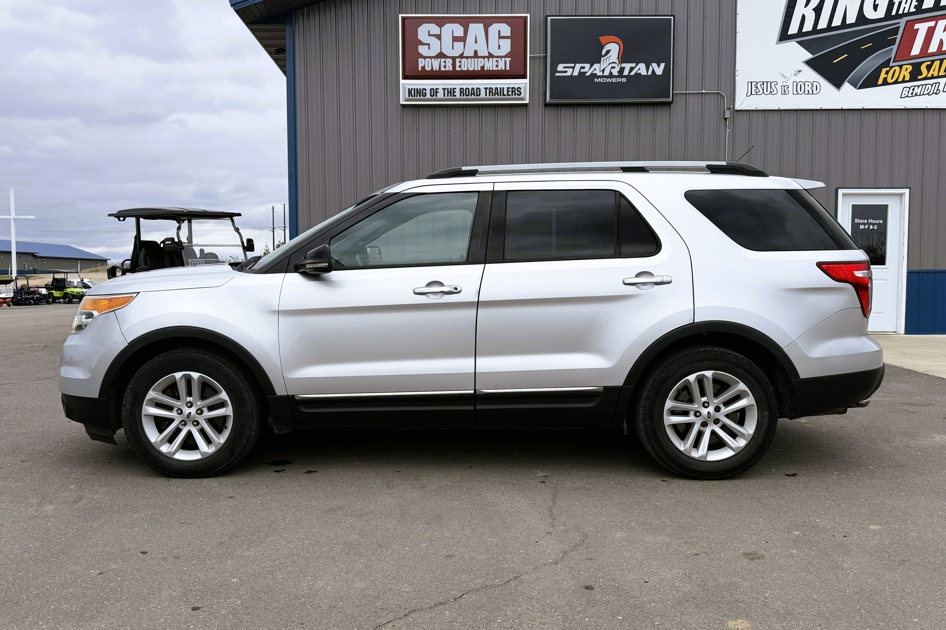 2013 Ford Explorer view 4
