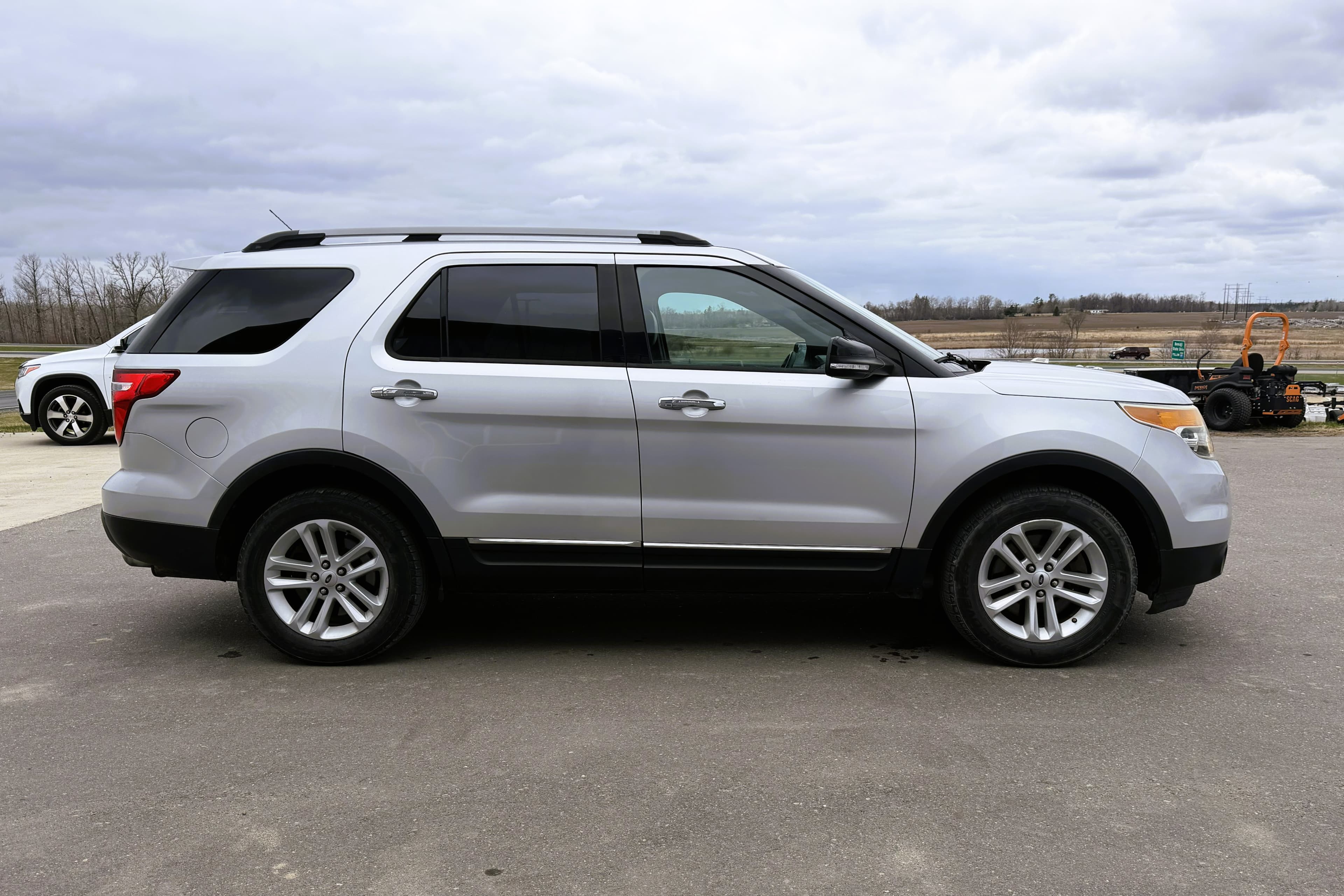 2013 Ford Explorer view 8