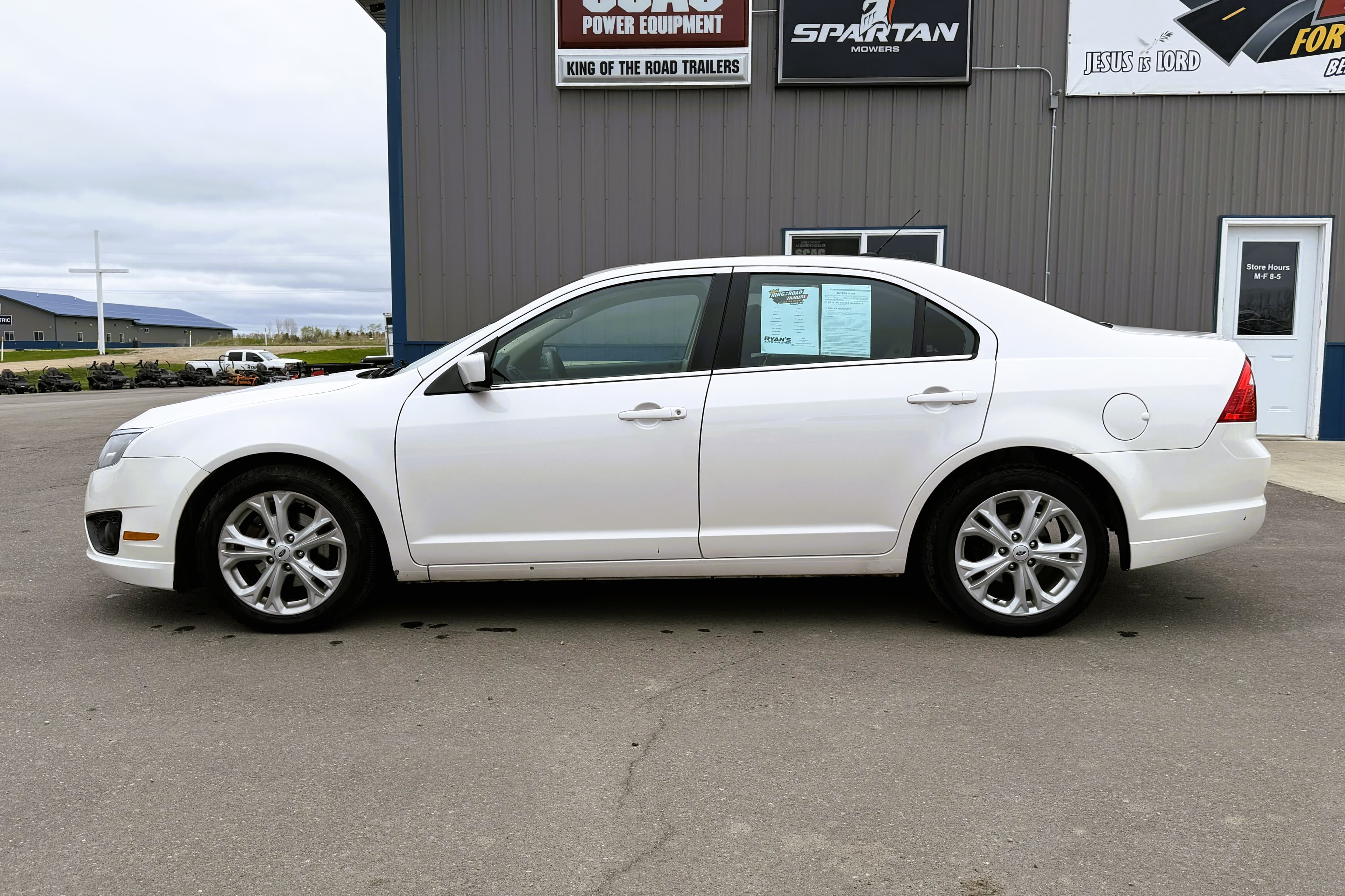 2012 Ford Fusion SE view 5
