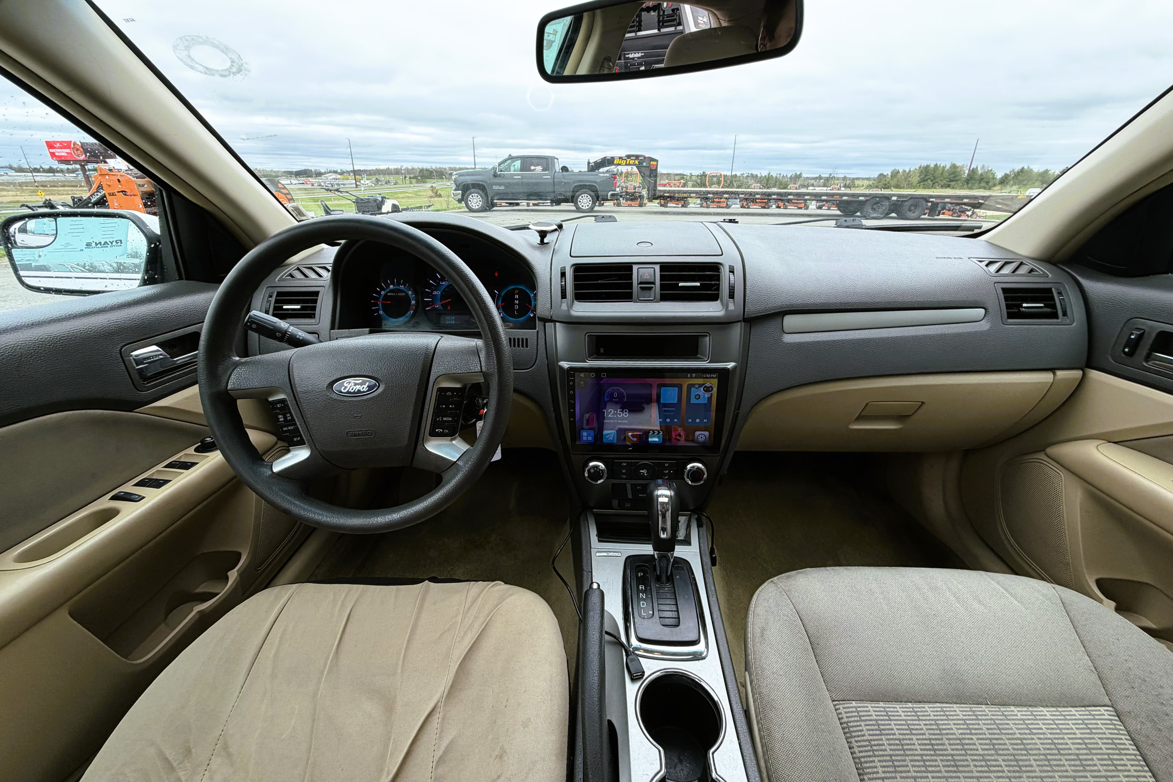 2012 Ford Fusion SE view 11
