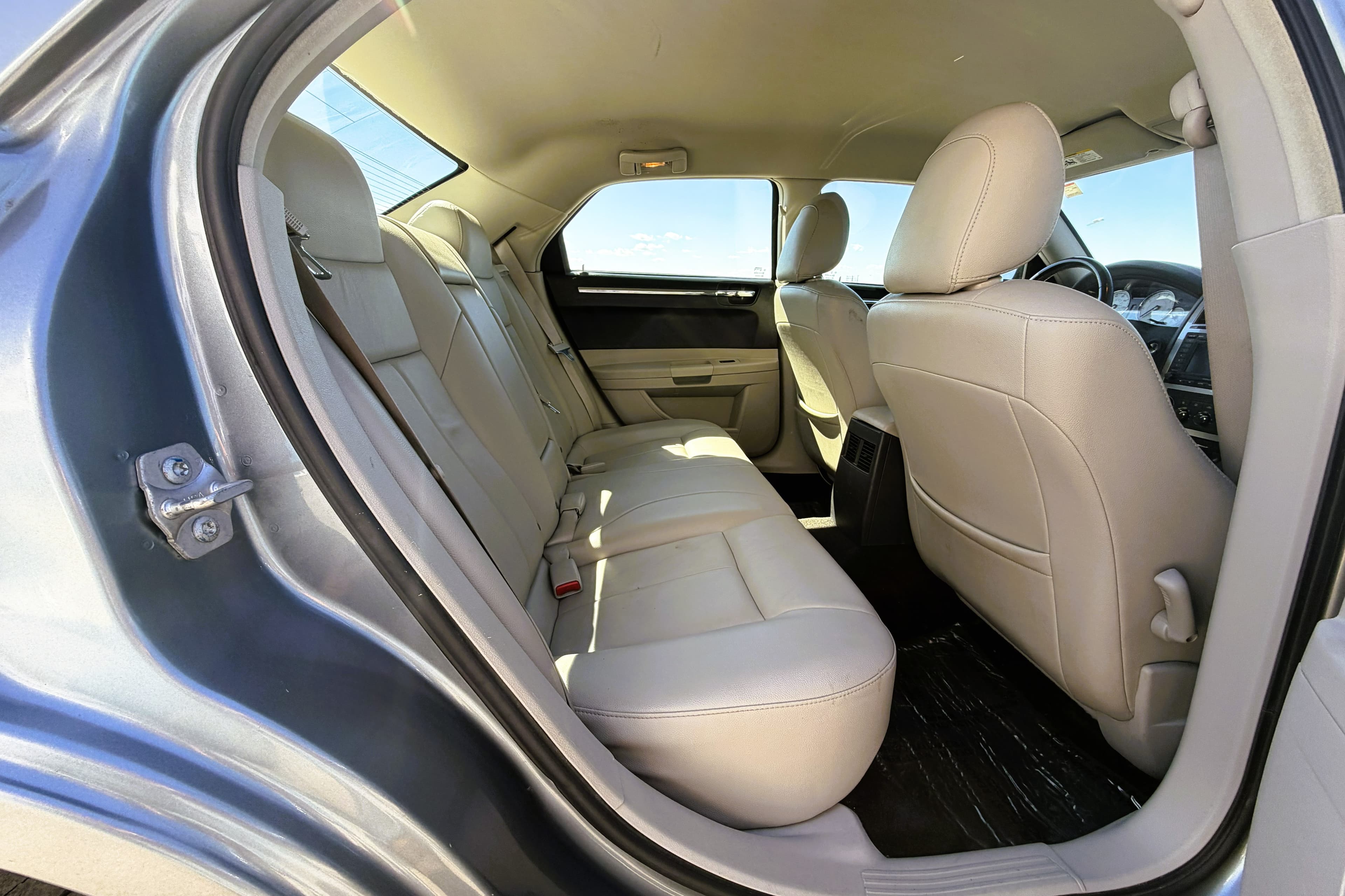 2007 Chrysler 300 Limited view 14
