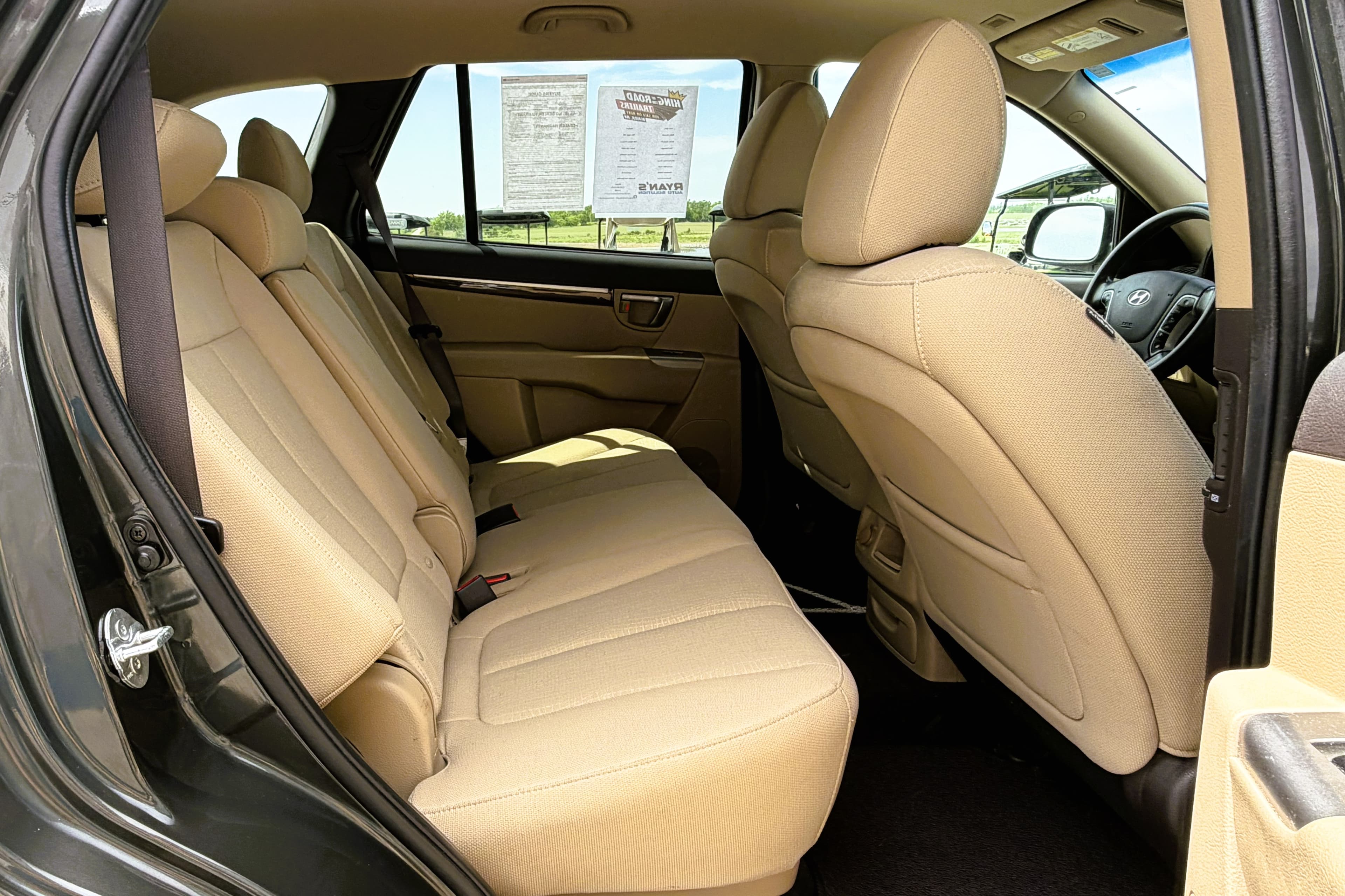 2011 Hyundai Santa Fe view 10