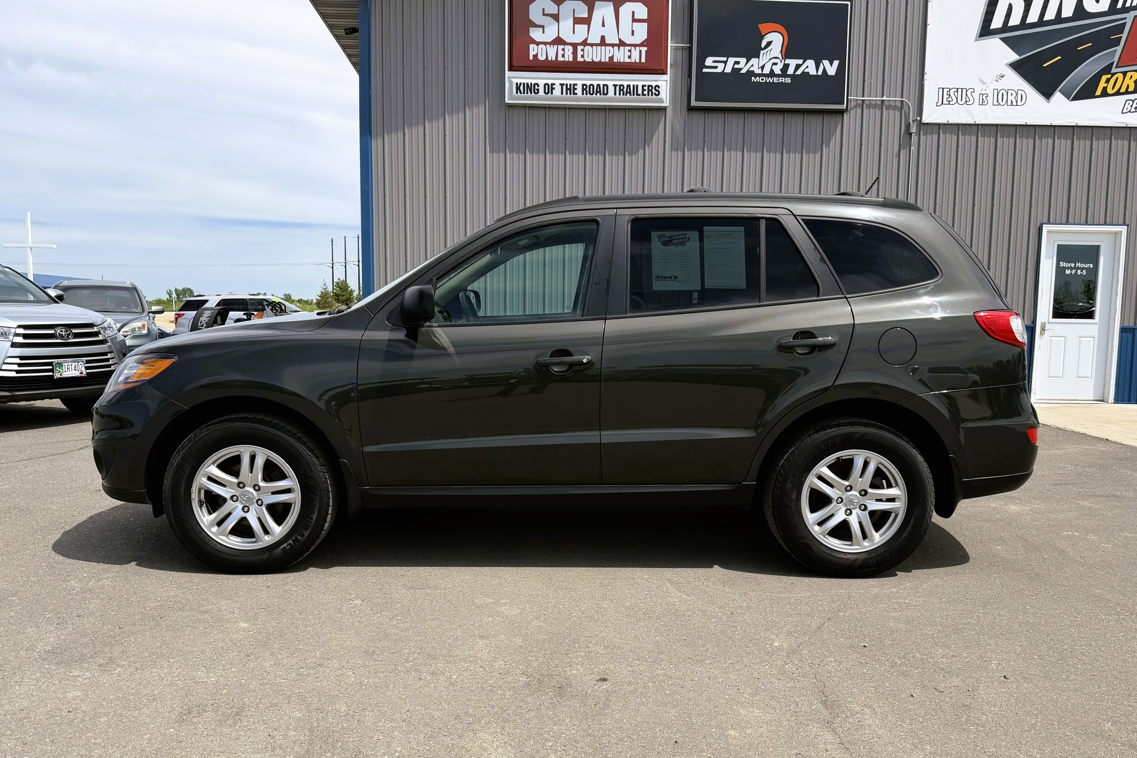 2011 Hyundai Santa Fe view 4