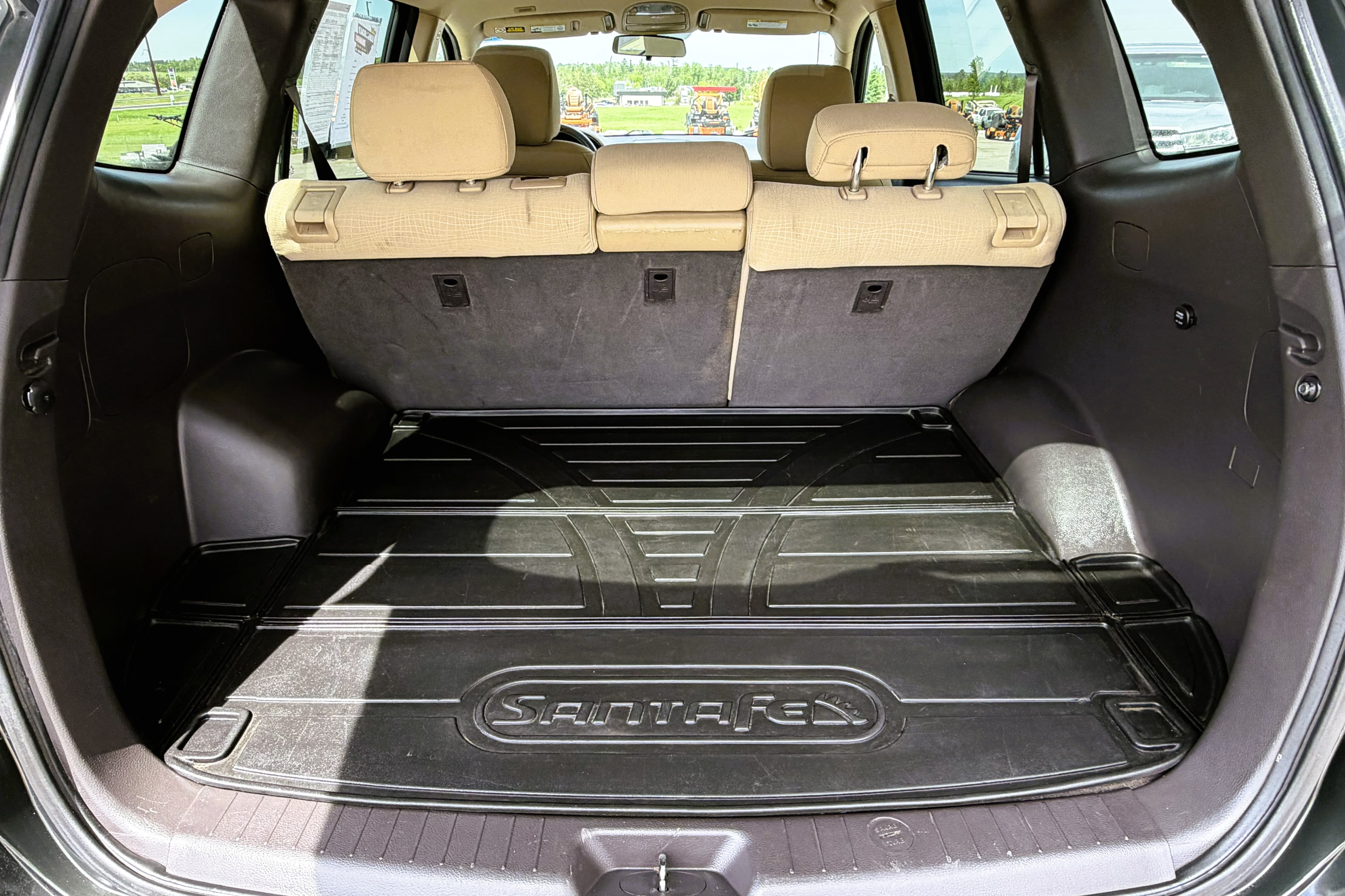 2011 Hyundai Santa Fe view 9
