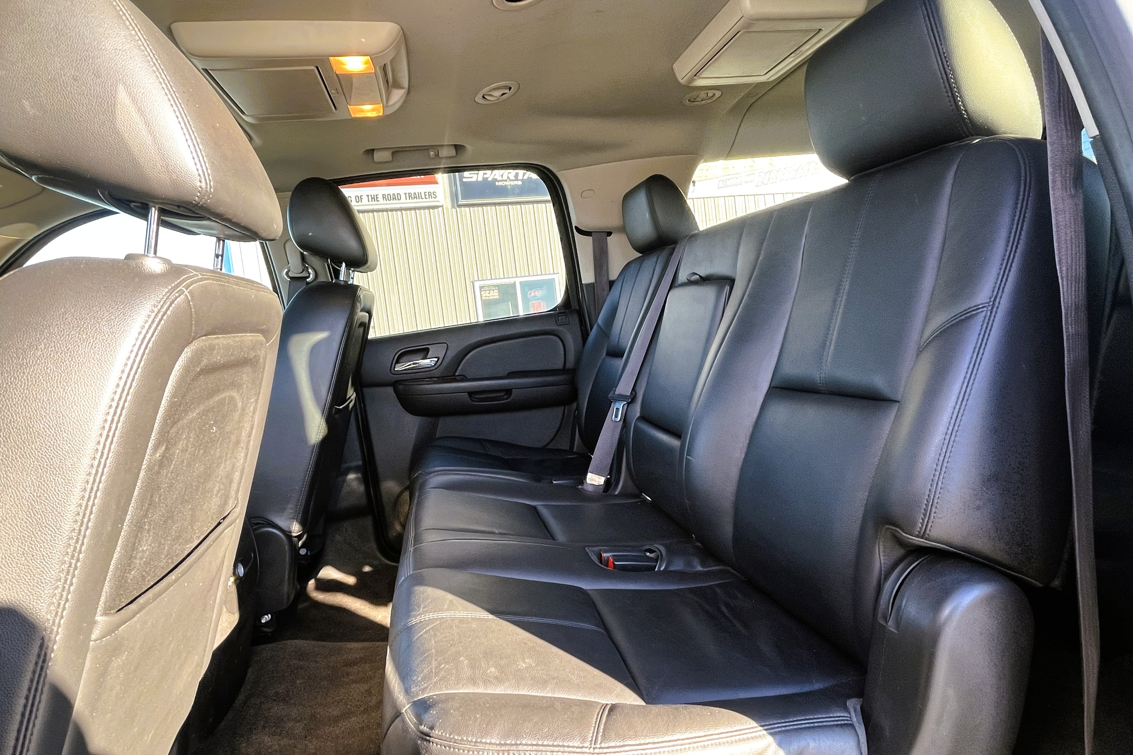 2014 Chevy Suburban view 14