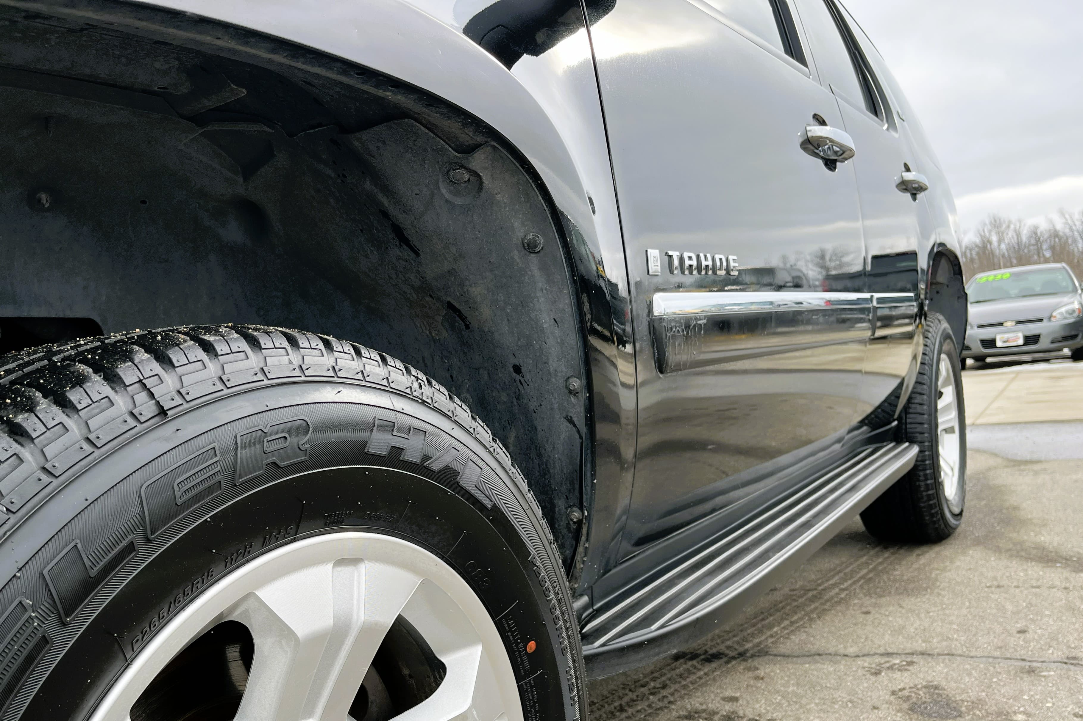 2009 Chevy Tahoe view 4