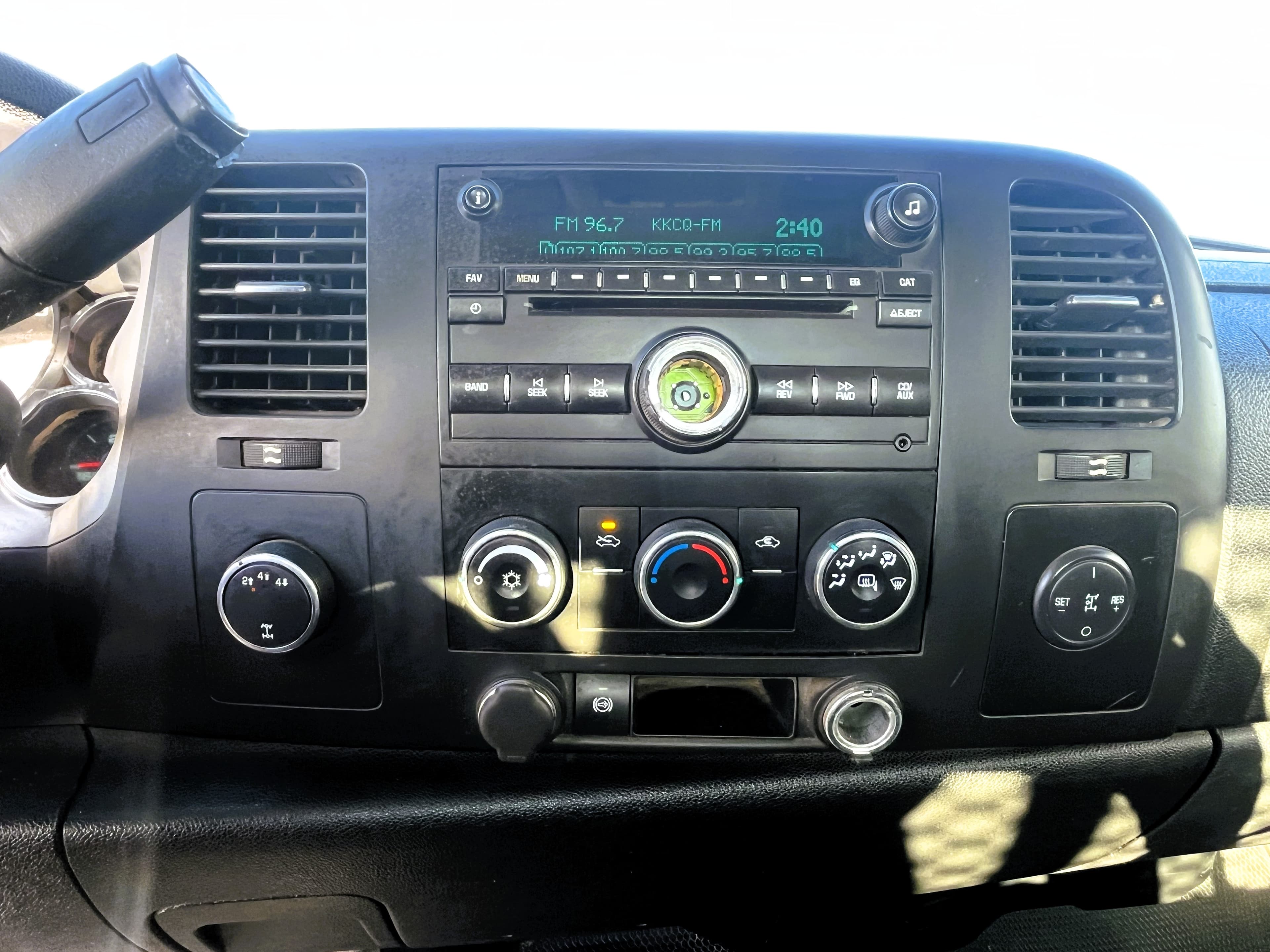 2011 Chevy Silverado 3500 view 11