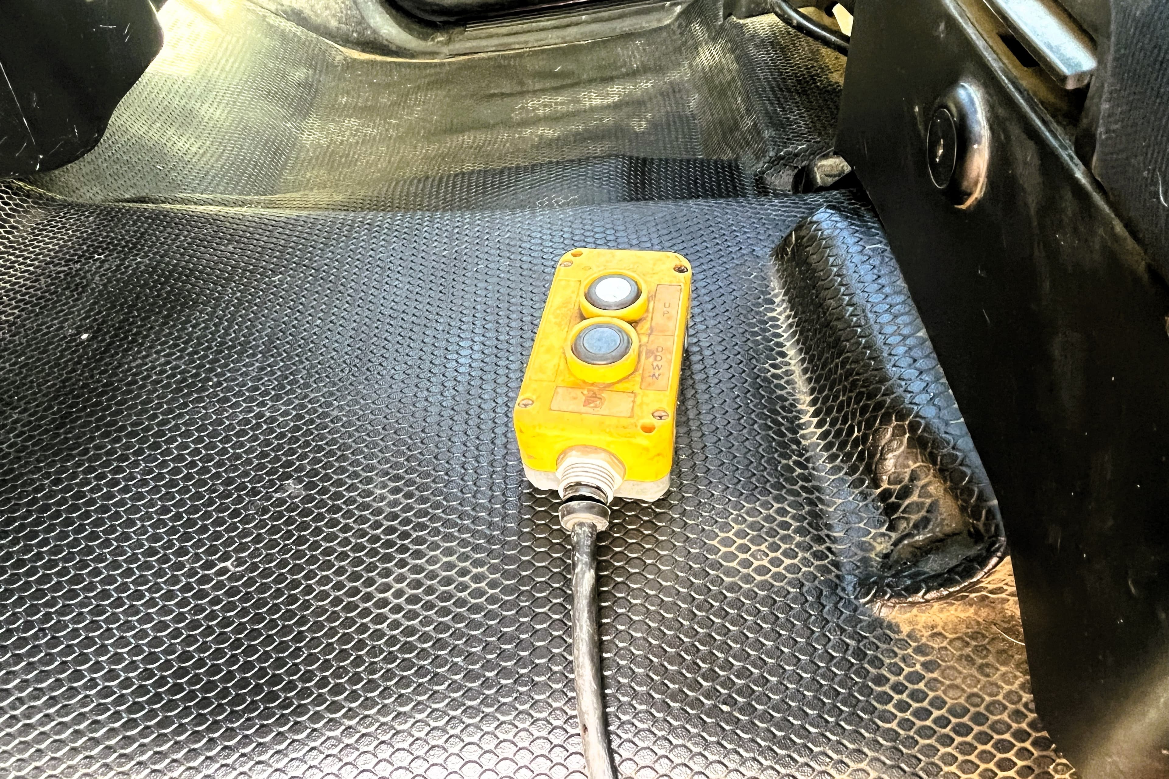 2011 Chevy Silverado 3500 view 10