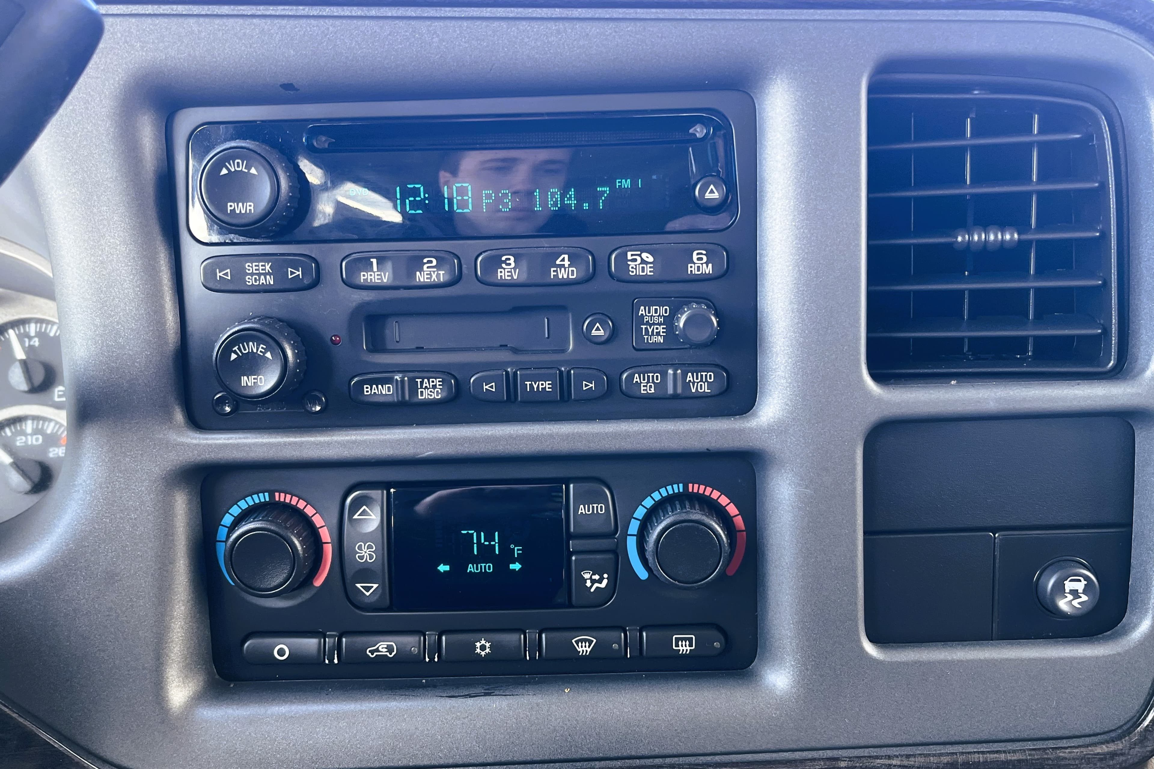 2006 GMC Yukon view 17