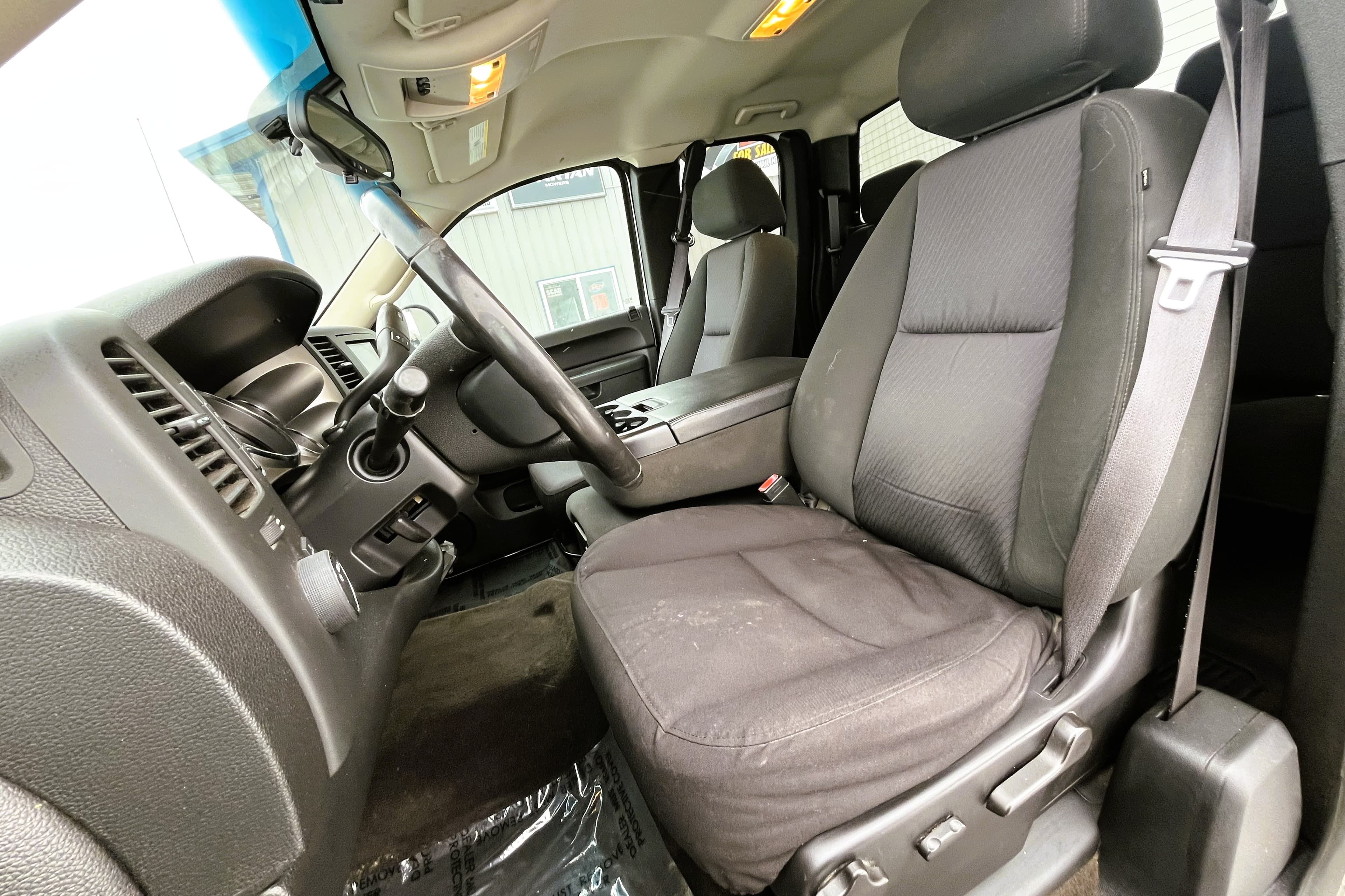 2012 Chevy Silverado view 13