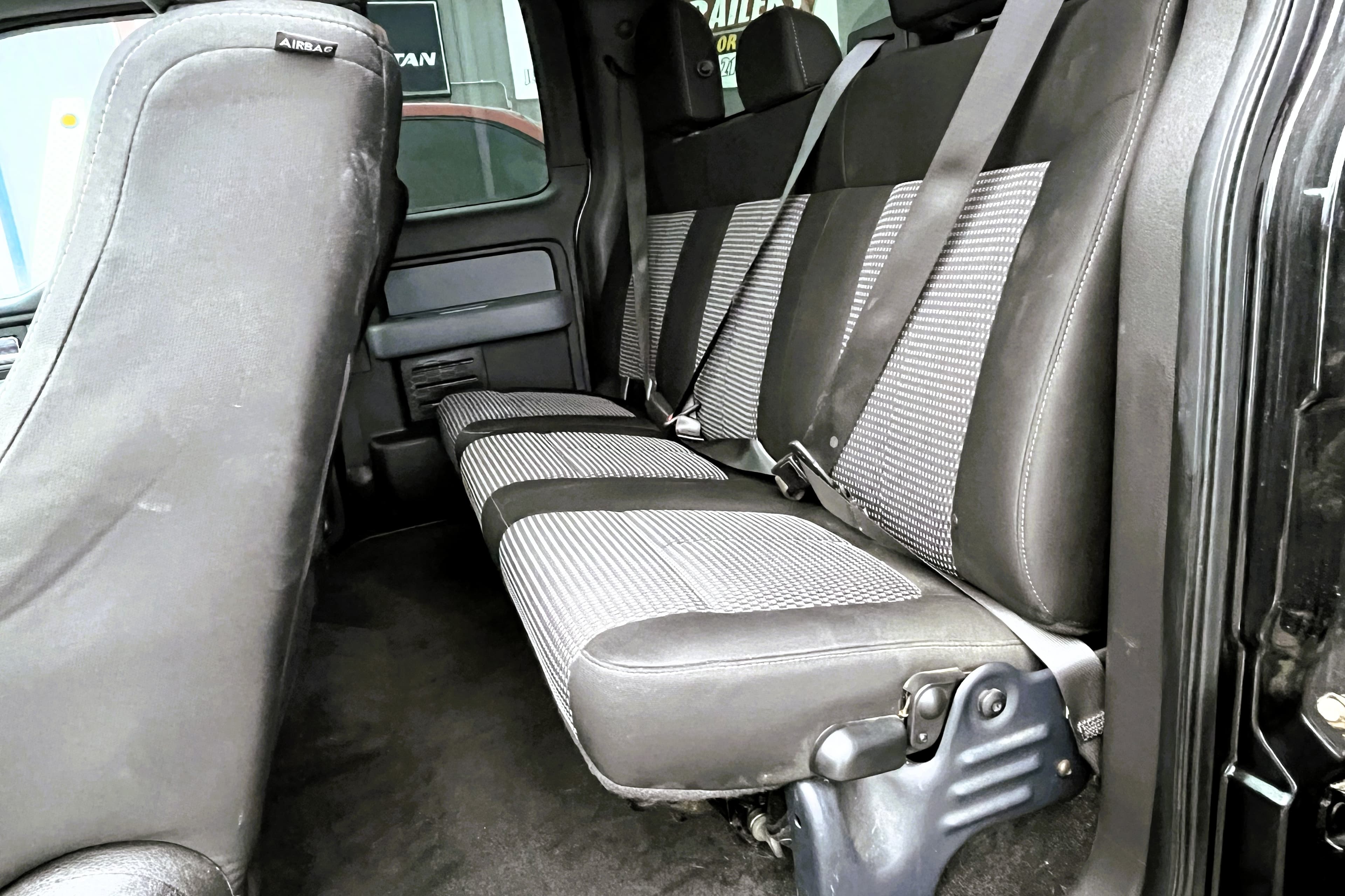 2011 Ford F150 view 13