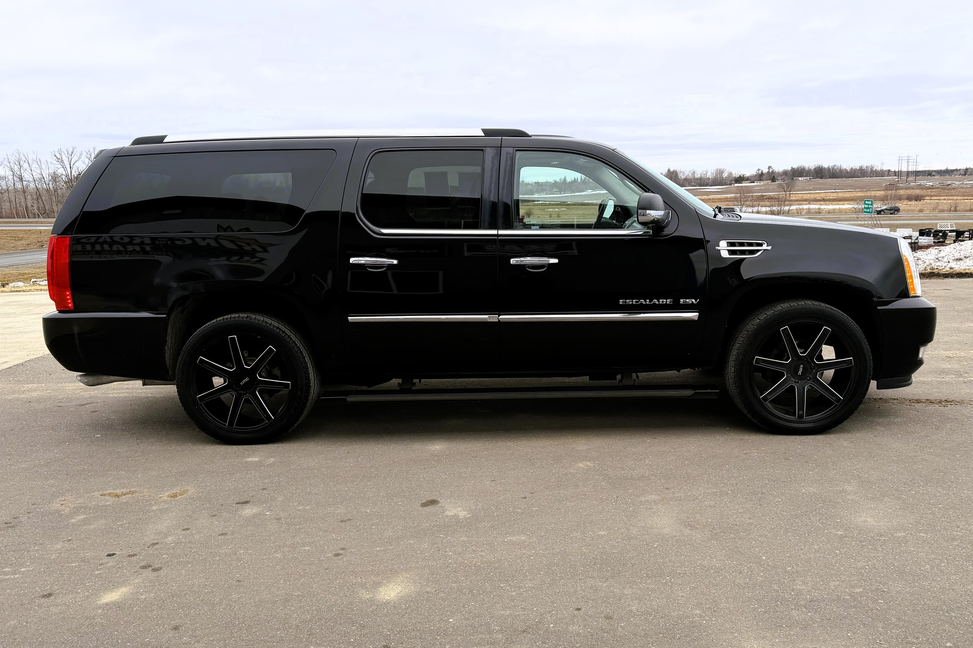 2011 Cadillac Escalade ESV view 8