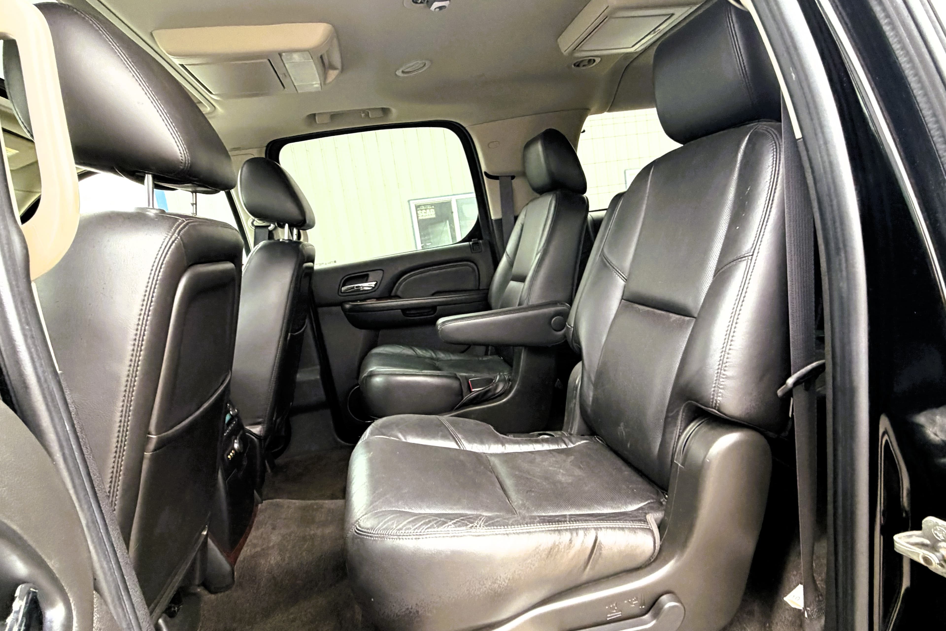 2011 Cadillac Escalade ESV view 13