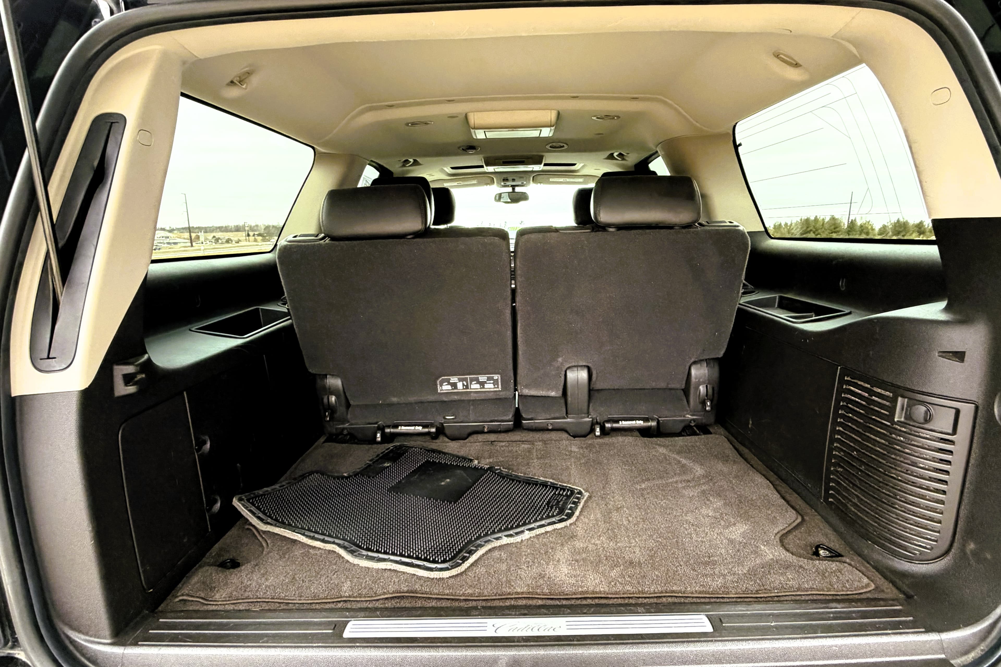 2011 Cadillac Escalade ESV view 15