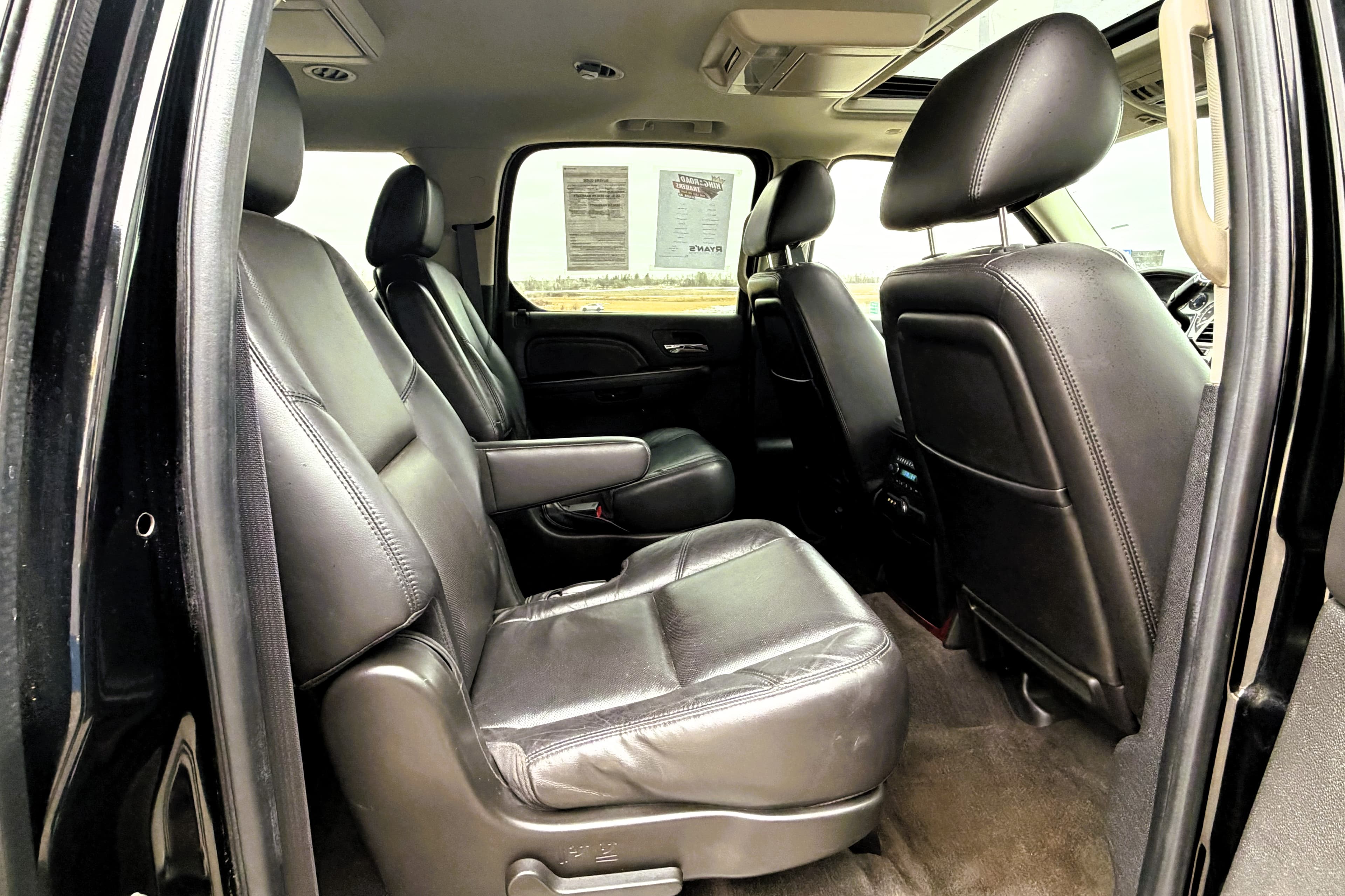2011 Cadillac Escalade ESV view 16